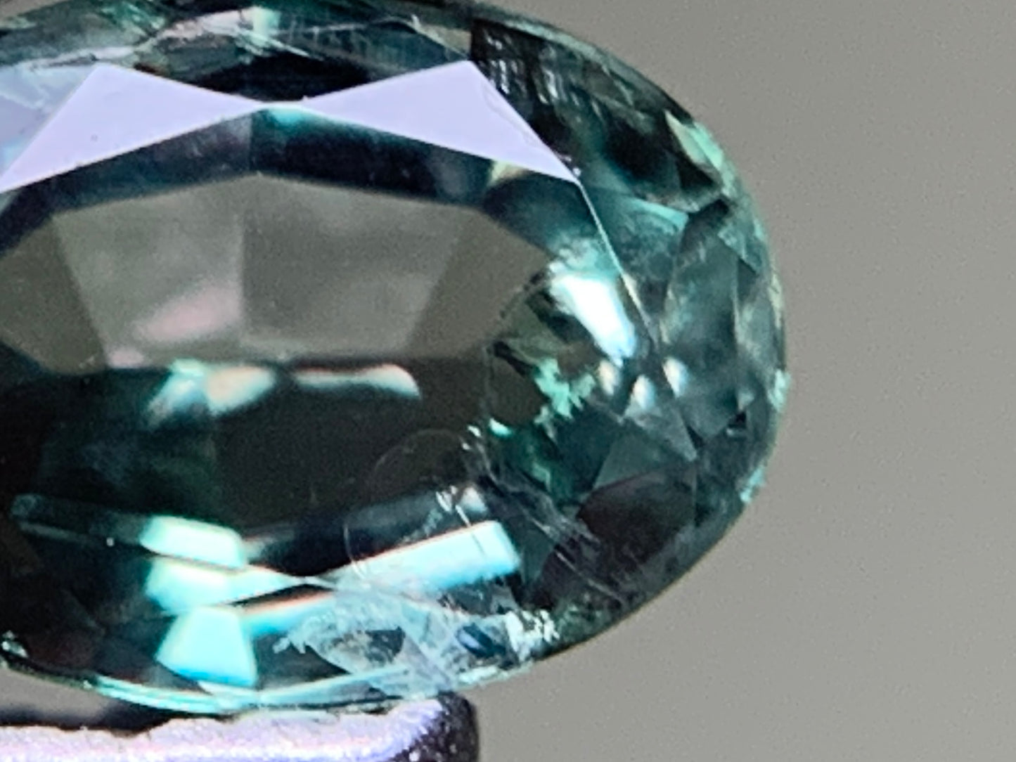 アレキサンドライト 0.404ct 中央宝石ソーティング付き 5.00㎜×3.63㎜×2.48㎜㎜ ルース( 裸石 ) 4066Y