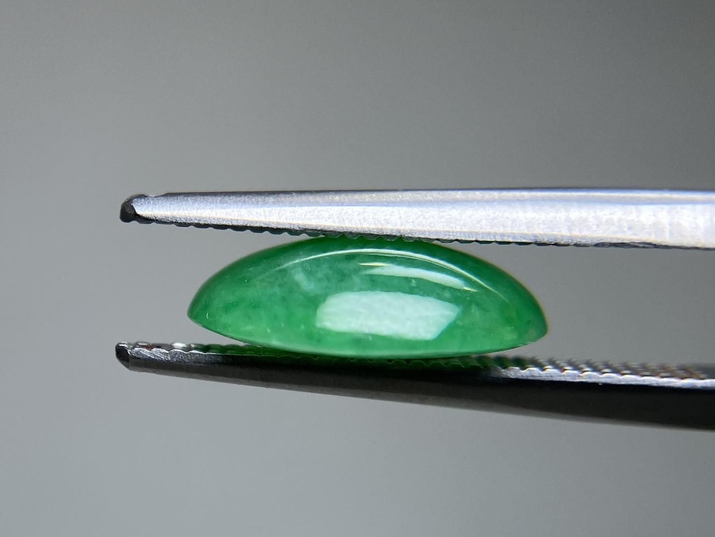 ヒスイ 翡翠 天然 3.291ct 宝石ソーティング付き 11.6㎜×8.7㎜×3.7㎜ ルース( 裸石 ) 5908YY