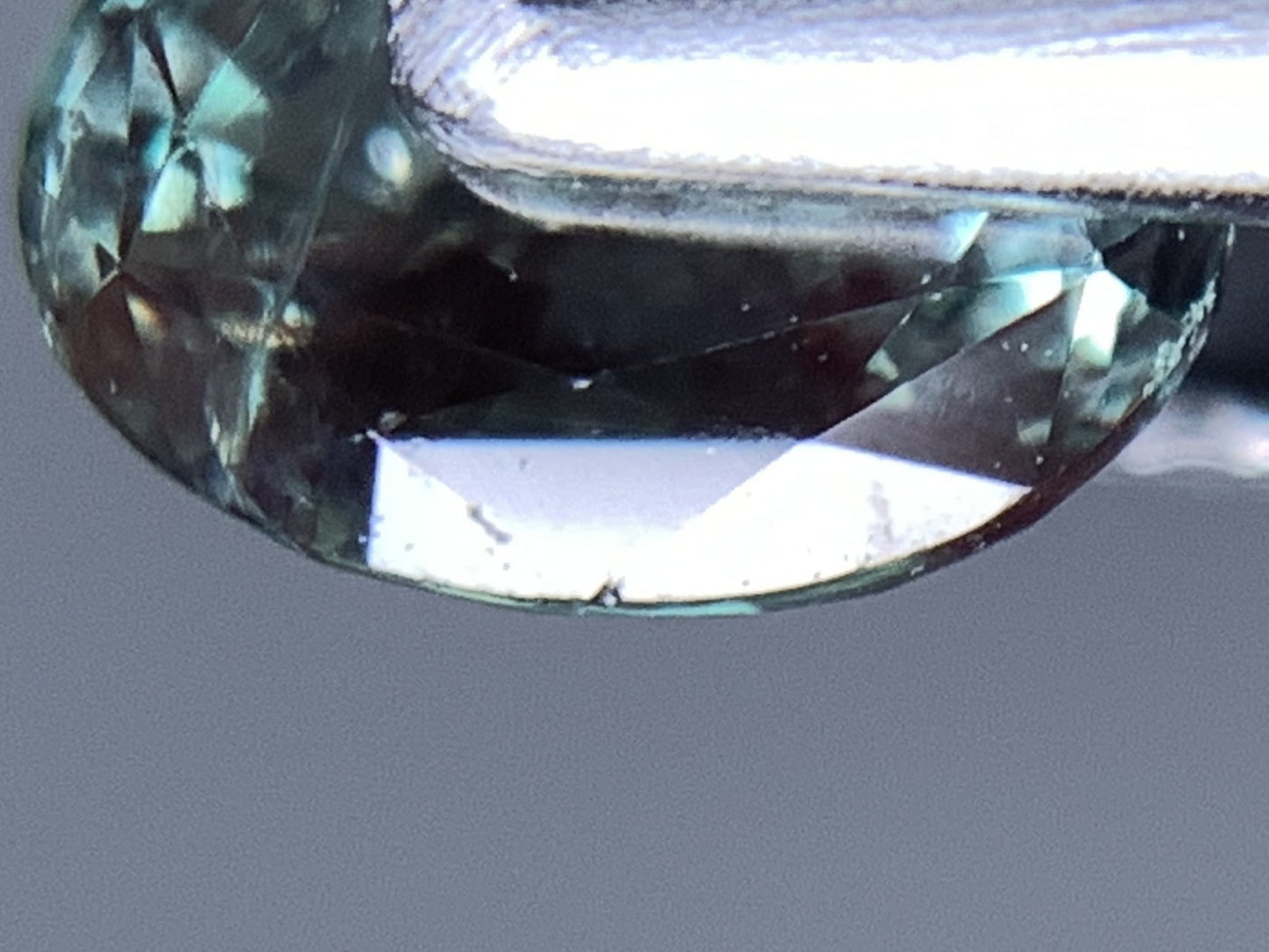 アレキサンドライト 天然 0.605ct 中央宝石ソーティング付き 5.86㎜×4.29㎜×2.93㎜ ルース( 裸石 ) 7123Y