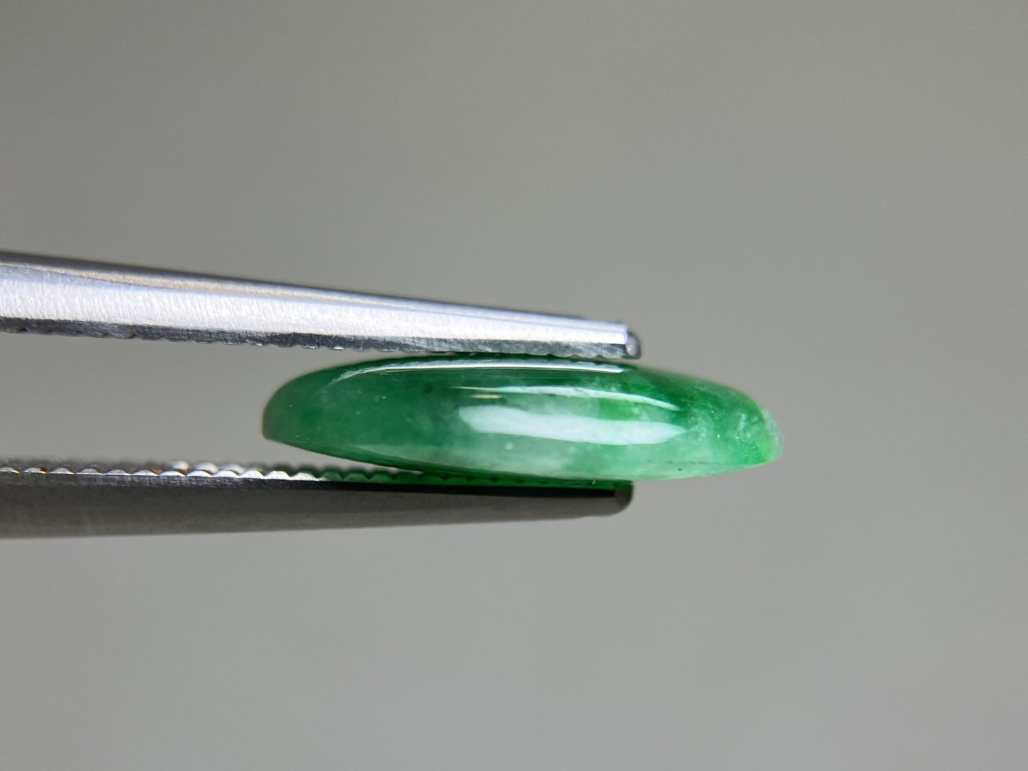ヒスイ 翡翠 天然 3.075ct 宝石ソーティング付き 12.4㎜×8.7㎜×2.8㎜ ルース( 裸石 ) 5905YY