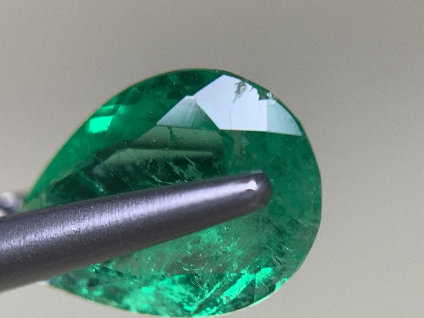 エメラルド 1.036ct 中央宝石ソーティング付き 9.43㎜×6.72㎜×3.47㎜ ルース( 裸石 ) 3289Y