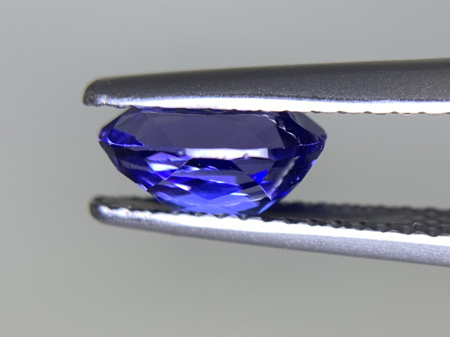 タンザナイト 1.464ct 宝石ソーティング付き 8.0㎜×5.8㎜×4.1㎜ ルース( 裸石 ) 2226Y