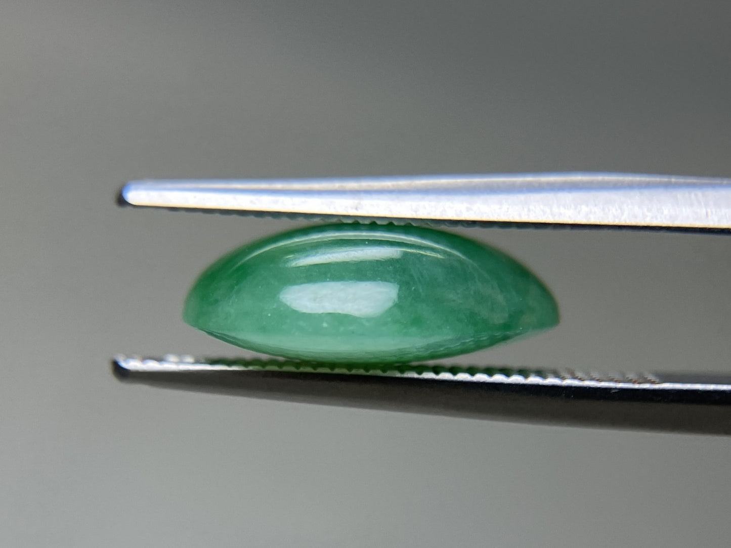 ヒスイ 翡翠 天然 6.505ct 宝石ソーティング付き 13.9㎜×10.8㎜×4.8㎜ ルース( 裸石 ) 5894YY