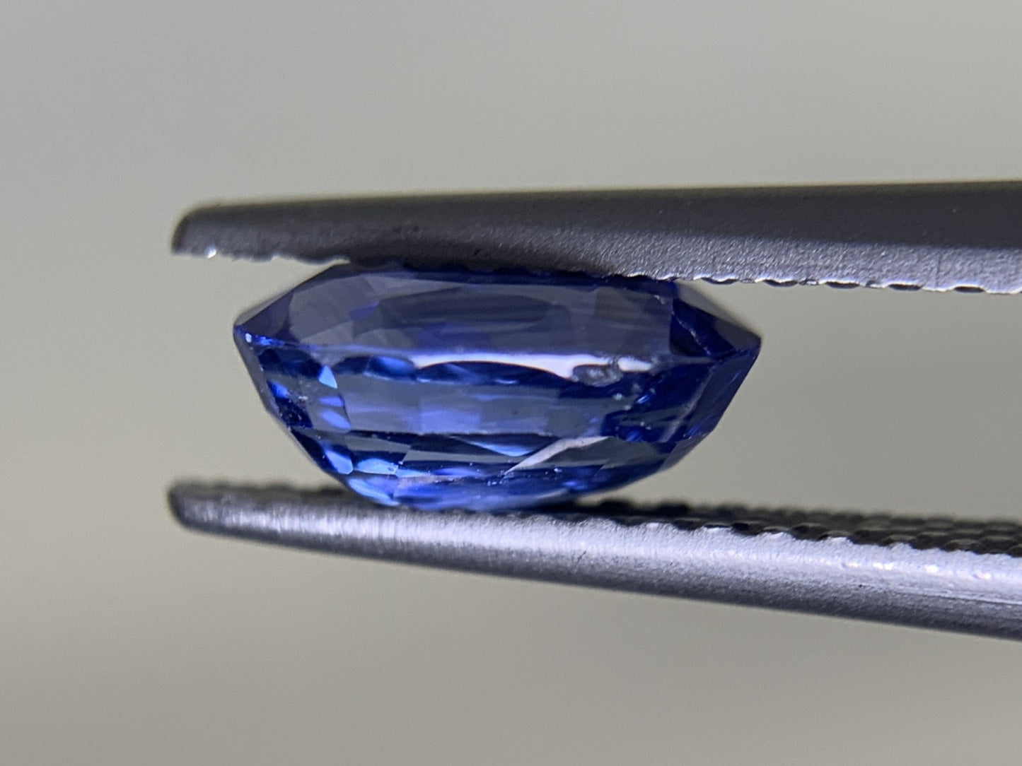 バイオレットサファイア 1.409ct 宝石ソーティング付き 7.5㎜×5.3㎜×3.6㎜ ルース( 裸石 ) 3359Y