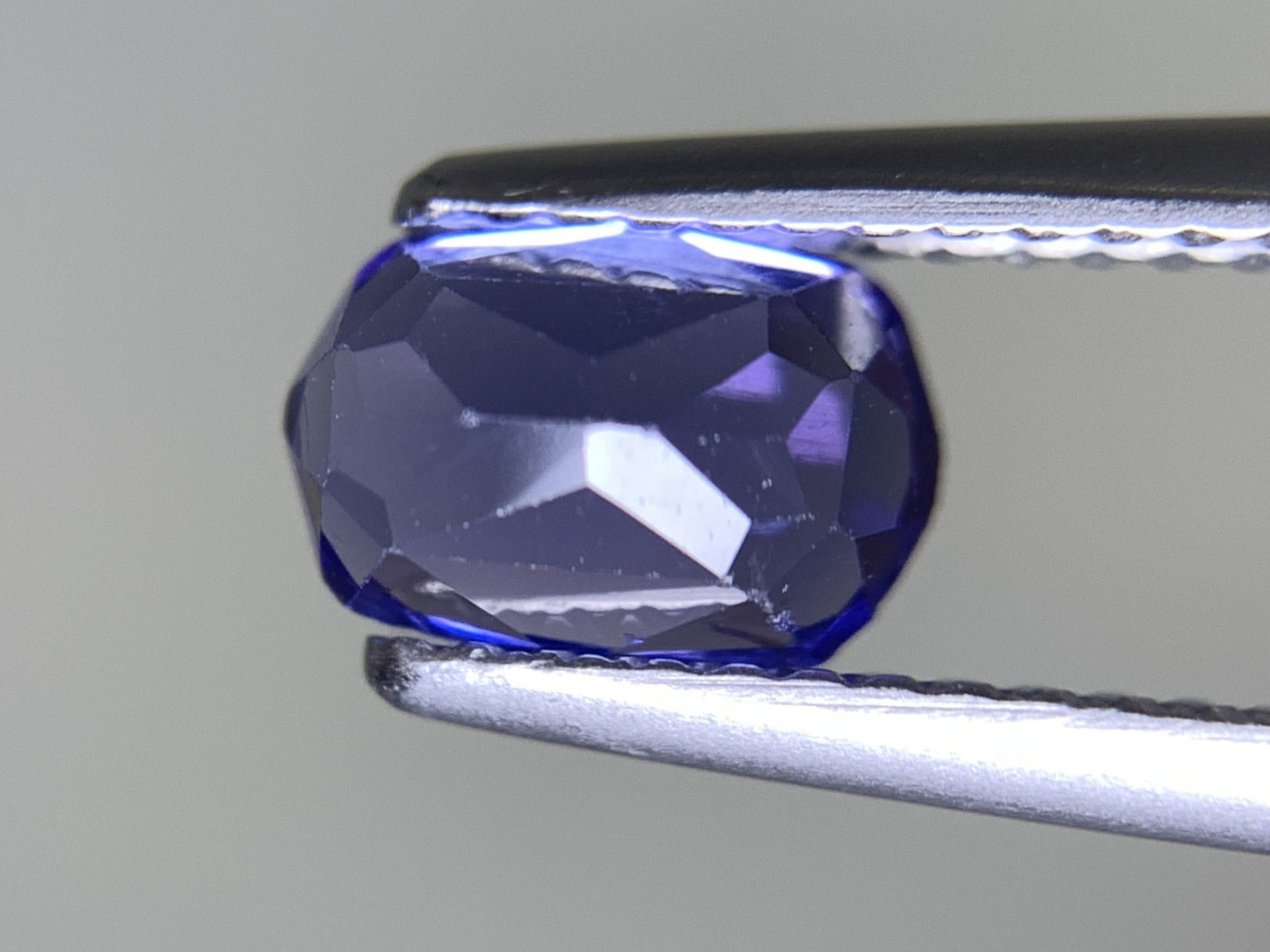 タンザナイト 1.341ct 宝石ソーティング付き 7.4㎜×5.2㎜×4.2㎜ ルース( 裸石 ) 2270Y