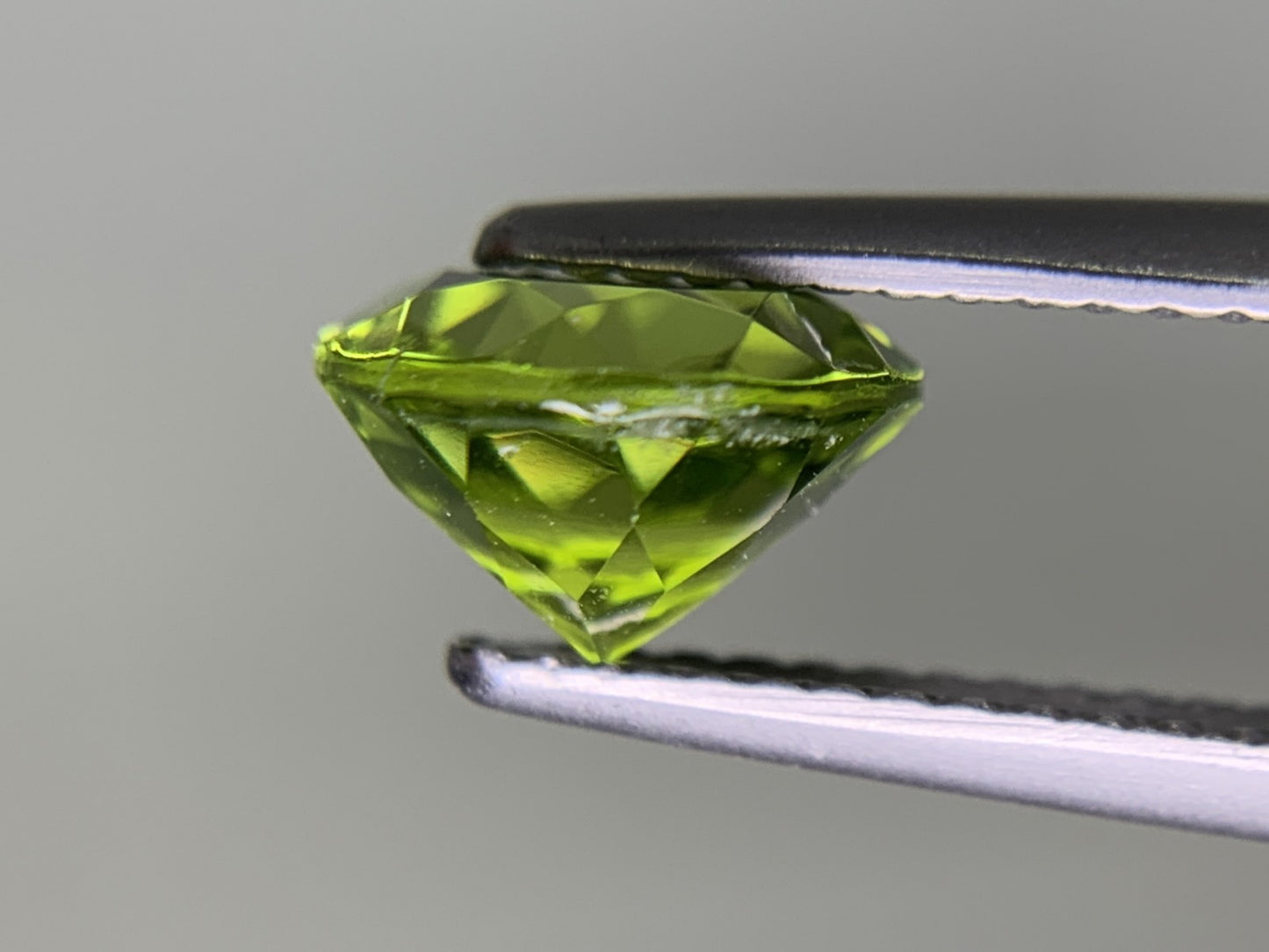 ペリドット 2.229ct 宝石ソーティング付き 8.0㎜×8.0㎜×5.1㎜ ルース( 裸石 ) 4139Y