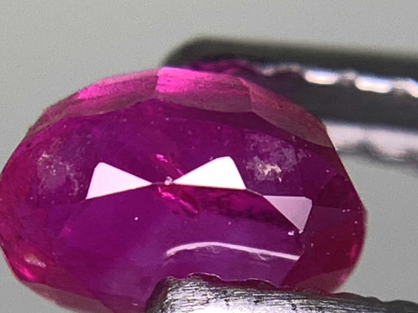 ルビー 天然 0.772ct 宝石ソーティング付き 5.6㎜×4.3㎜×3.2㎜ ルース( 裸石 ) 7320Y
