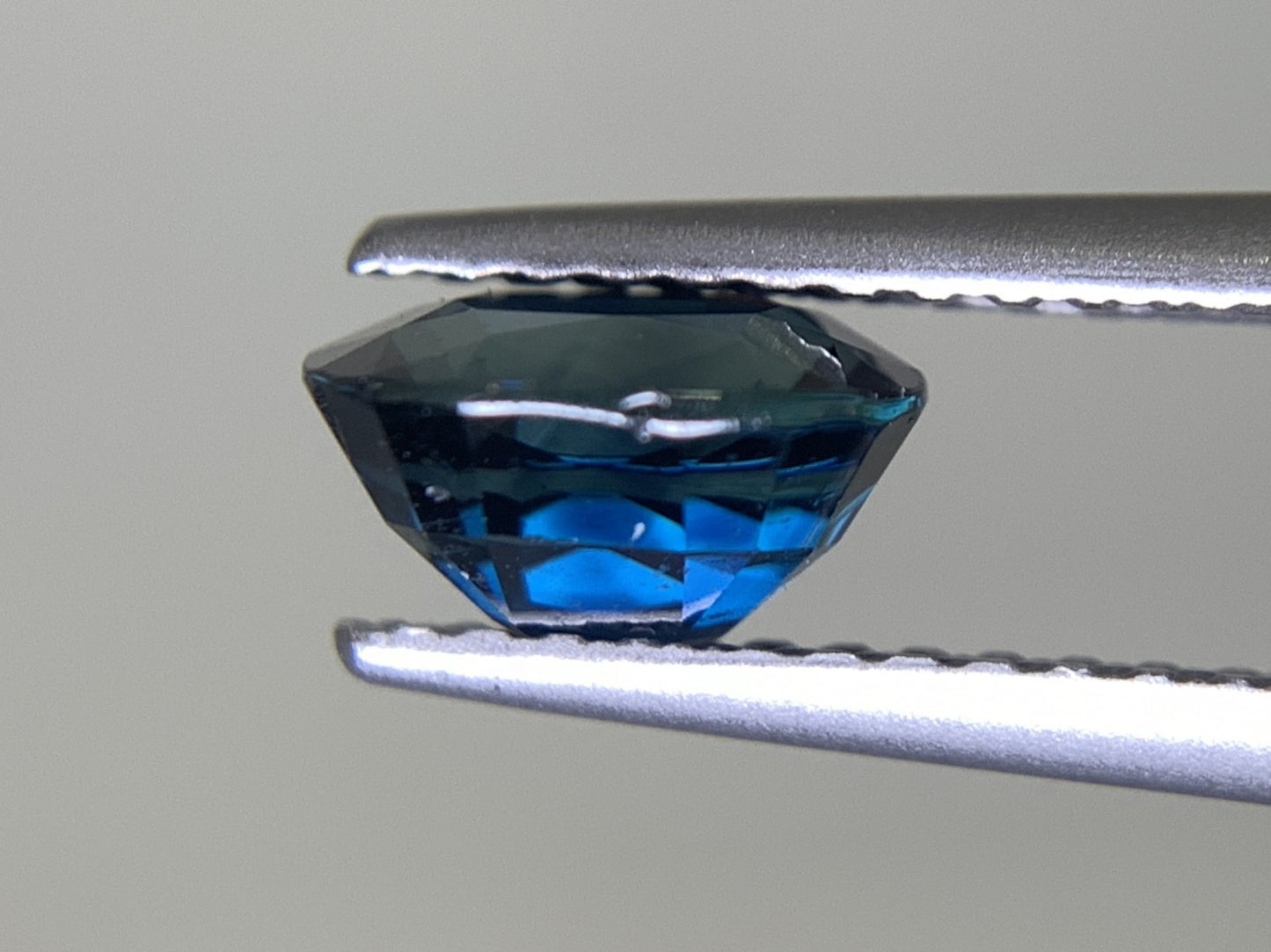サファイア 1.312ct 宝石ソーティング付き 6.7㎜×5.4㎜×3.9㎜ ルース( 裸石 ) 2189Y