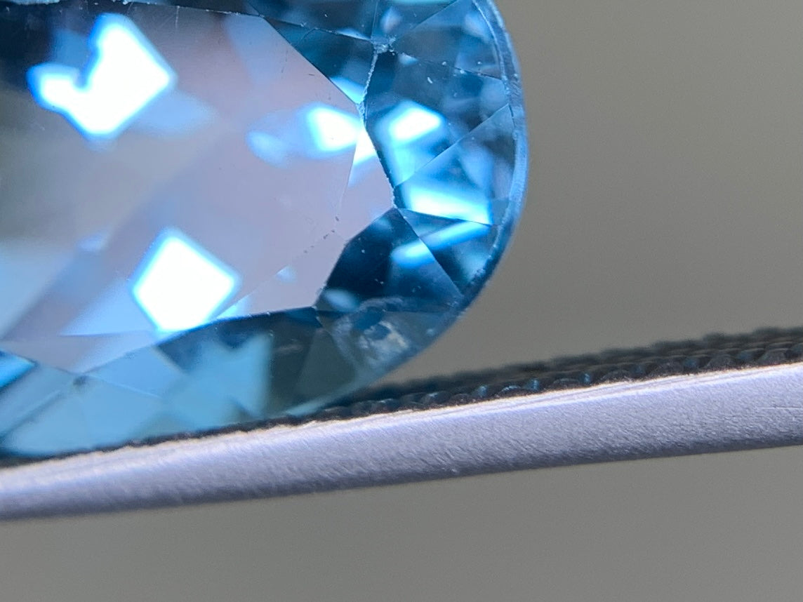 ブルートパーズ 7.318ct 宝石ソーティング付き 13.9㎜×10.0㎜×7.1㎜ ルース( 裸石 ) 4142Y