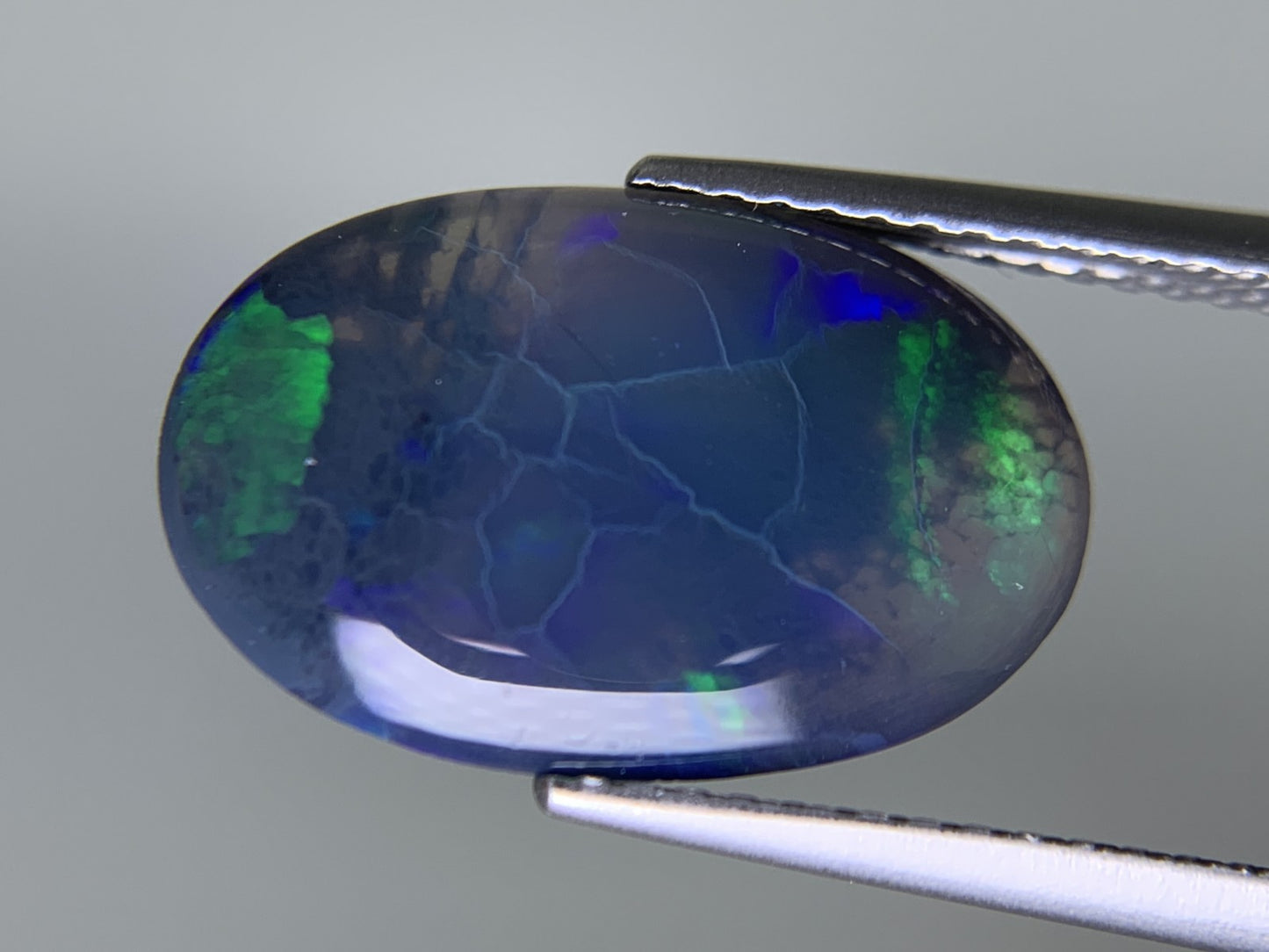 ブラックオパール 天然 4.102ct 宝石ソーティング付き 16.0㎜×10.4㎜×4.2㎜ ルース( 裸石 ) 8268Y