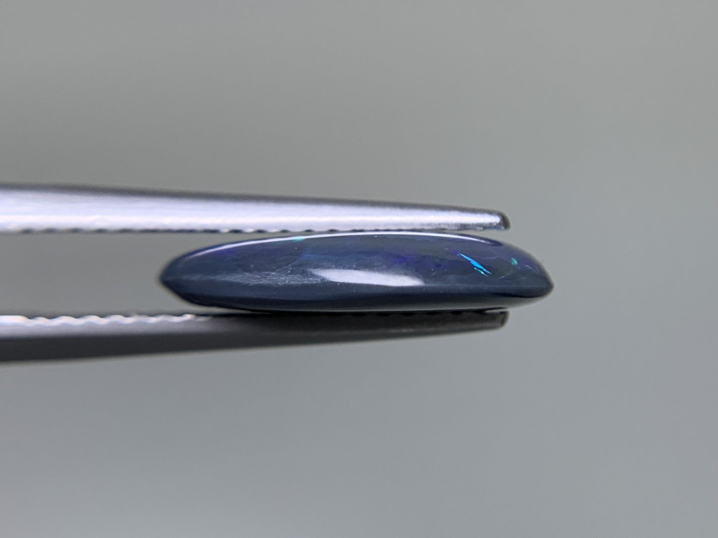 ブラックオパール 天然 2.258ct 中央宝石ソーティング付き 13.8㎜×9.8㎜×2.8㎜ ルース( 裸石 ) 8190Y