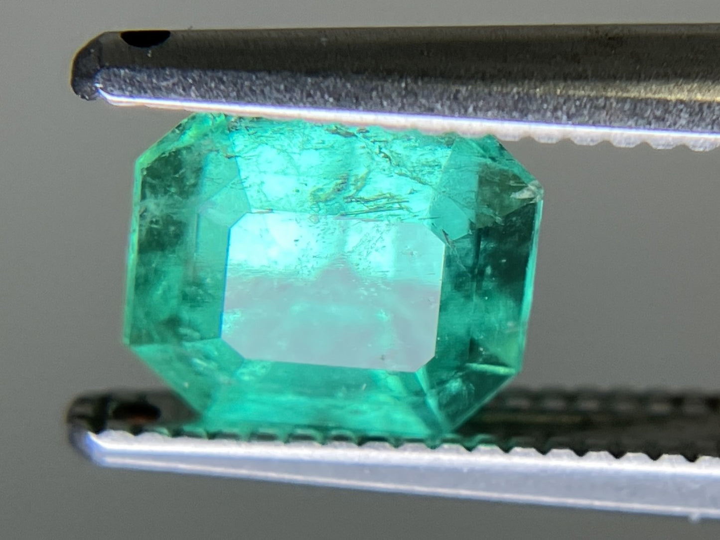 エメラルド 天然 1.093ct 中央宝石ソーティング付き 6.53㎜×5.86㎜×4.85㎜ ルース( 裸石 ) 6101YY