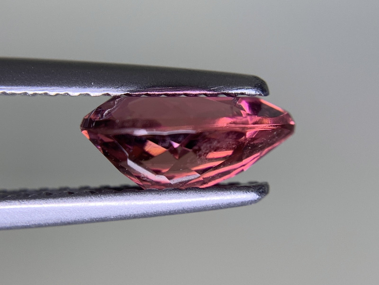 ピンクトルマリン 1.519ct 宝石ソーティング付き 9.0㎜×6.8㎜×4.0㎜ ルース( 裸石 ) 4086Y