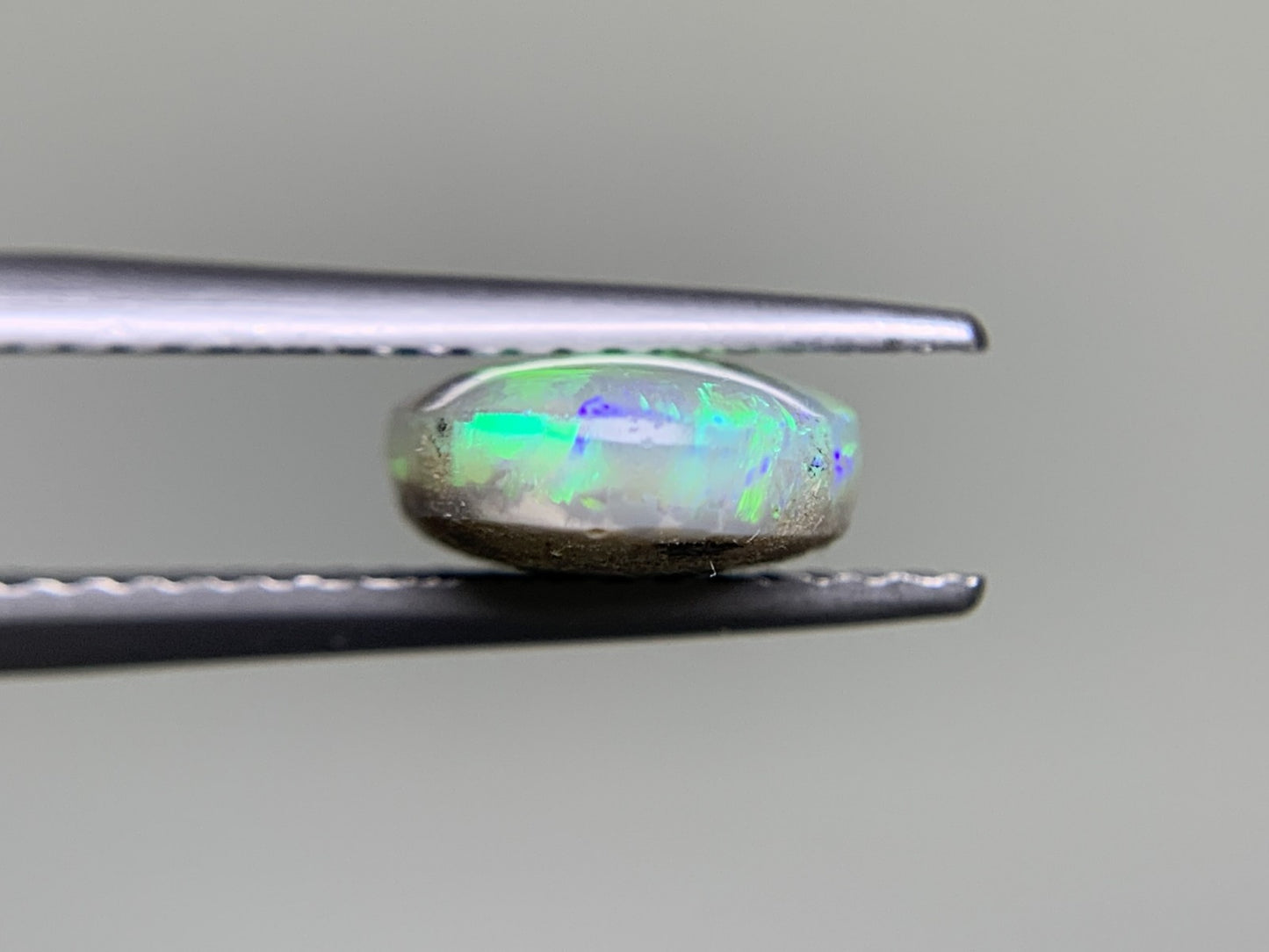 ブラックオパール 2.043ct 宝石ソーティング付き 10.9㎜×7.8㎜×3.6㎜ ルース( 裸石 ) 1697Y
