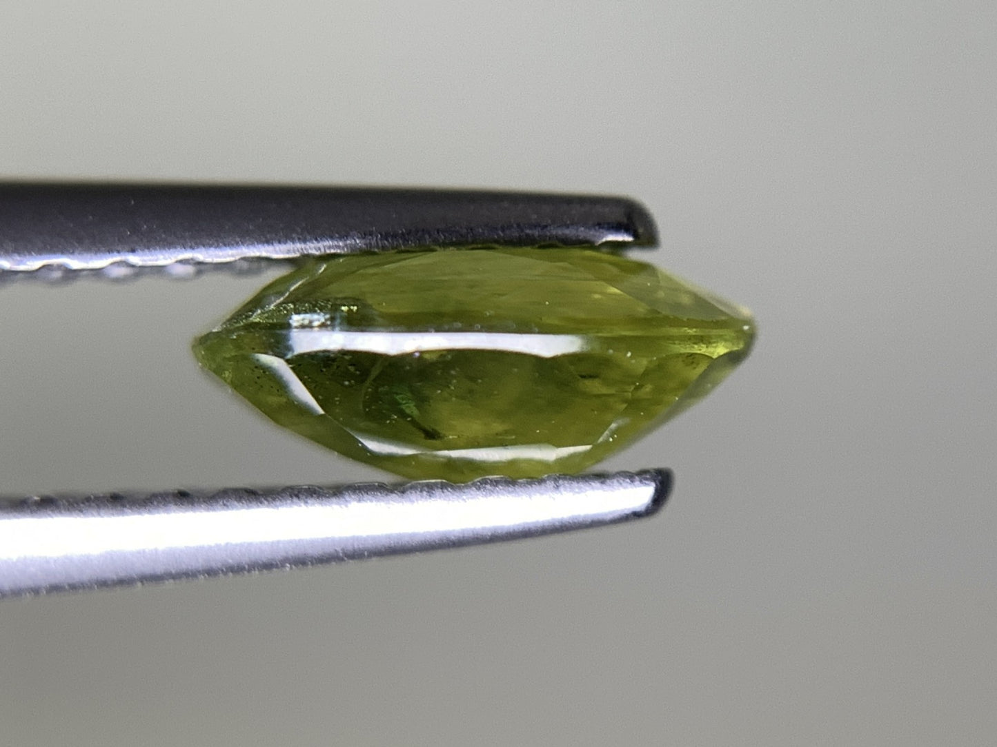 グリーンサファイア 1.113ct 宝石ソーティング付き 7.4㎜×5.4㎜×3.1㎜ 天然 ルース( 裸石 ) 4498Y