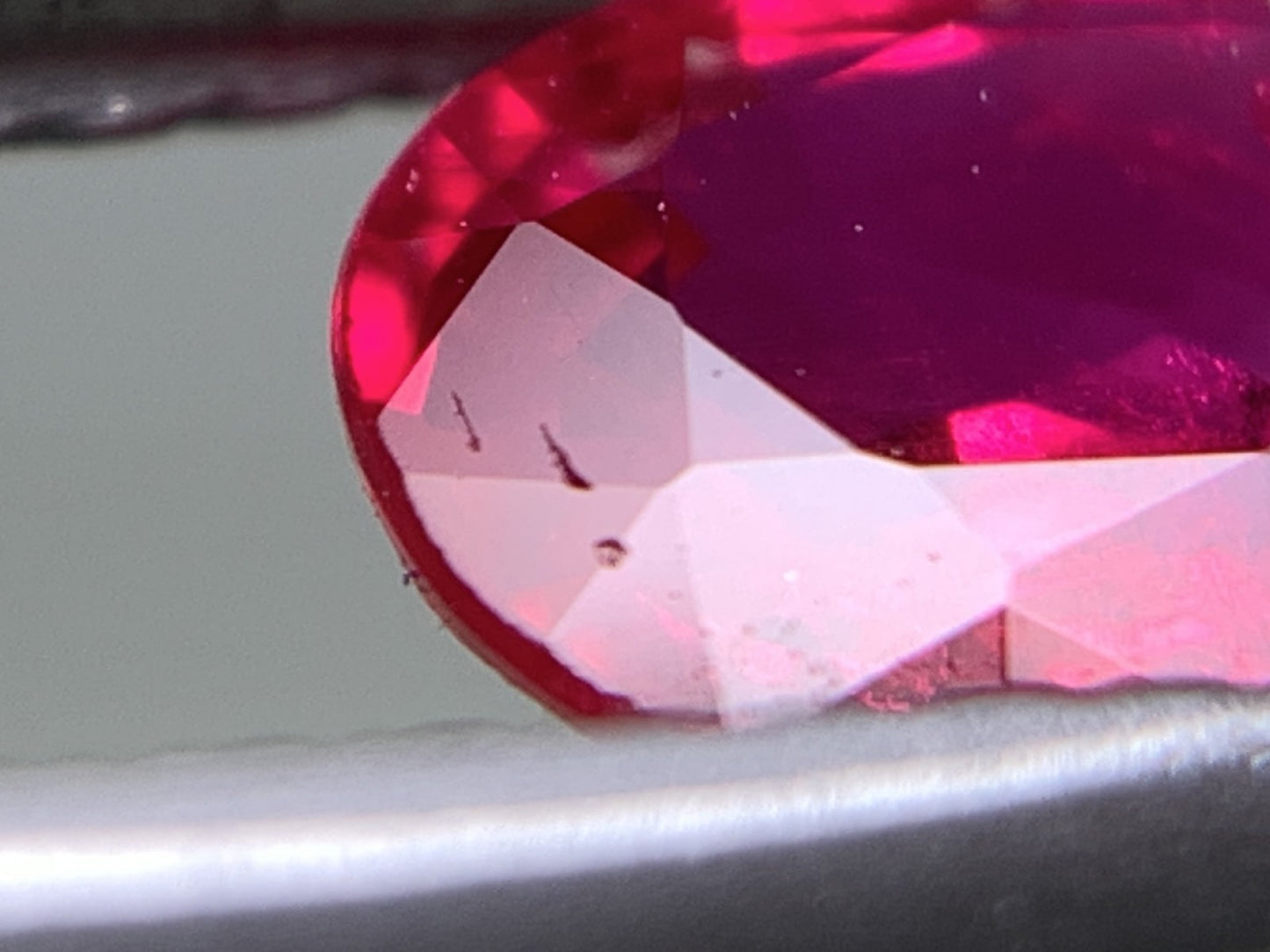ルビー 天然 0.849ct 宝石ソーティング付き 6.8㎜×4.8㎜×2.6㎜ ルース( 裸石 ) 7378Y