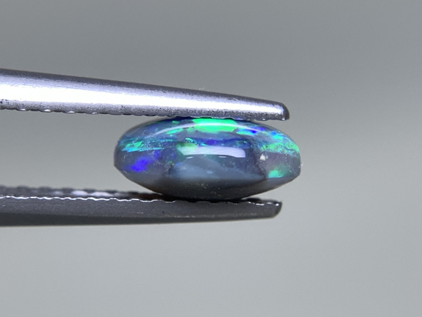 ブラックオパール 0.732ct 宝石ソーティング付き 7.0㎜×5.5㎜×3.1㎜ 天然 ルース( 裸石 ) 4802Y