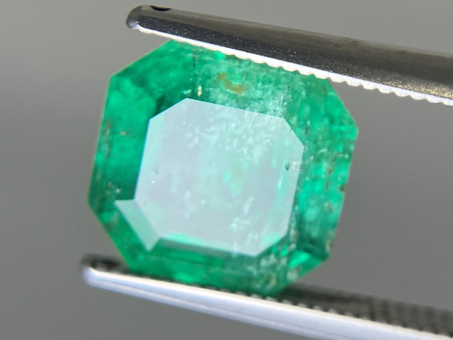 エメラルド 天然 3.217ct 中央宝石ソーティング付き 9.59㎜×9.38㎜×4.99㎜ ルース( 裸石 ) 6260YY