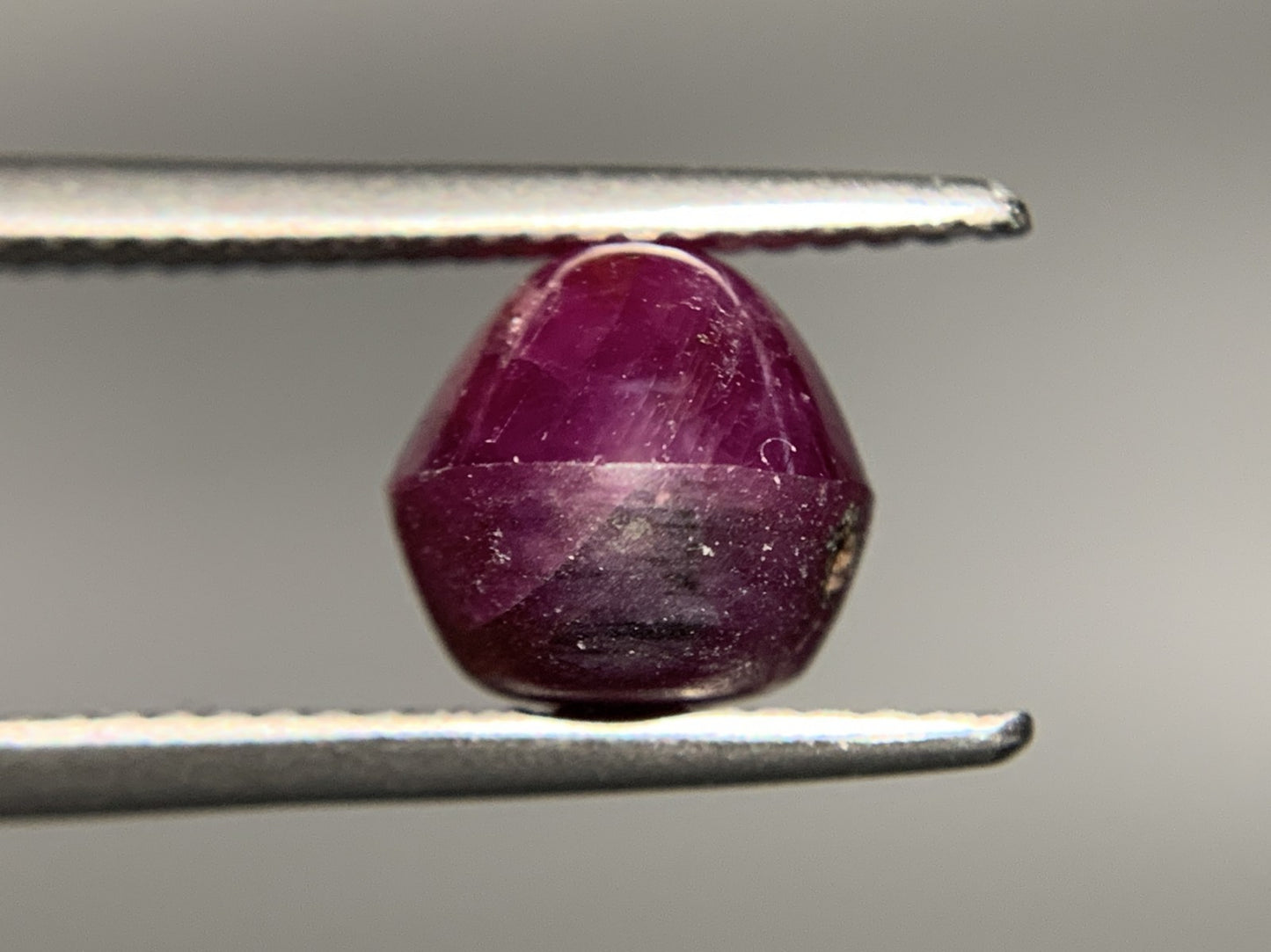 スタールビー 6.188ct 宝石ソーティング付き 9.7㎜×8.2㎜×7.8㎜ ルース( 裸石 ) 4118Y
