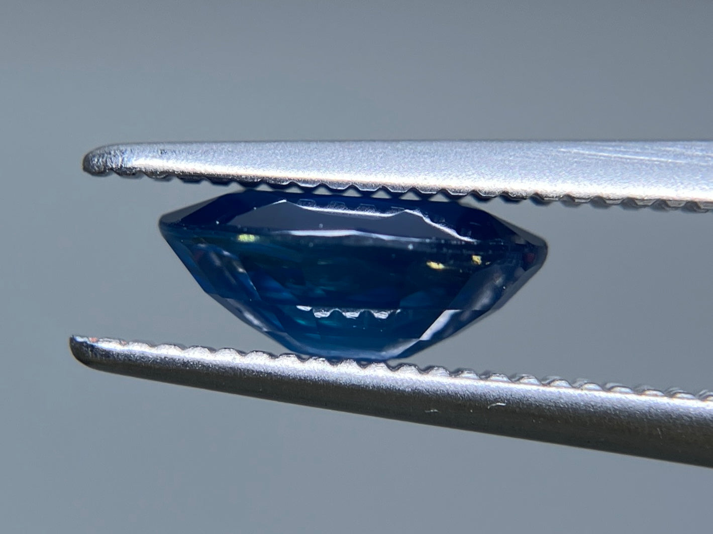 サファイア 1.56ct AIGS鑑別書付き コンフラワーブルー マダガスカル産 8.05㎜×6.15㎜×3.44㎜ ルース( 裸石 ) 3299S