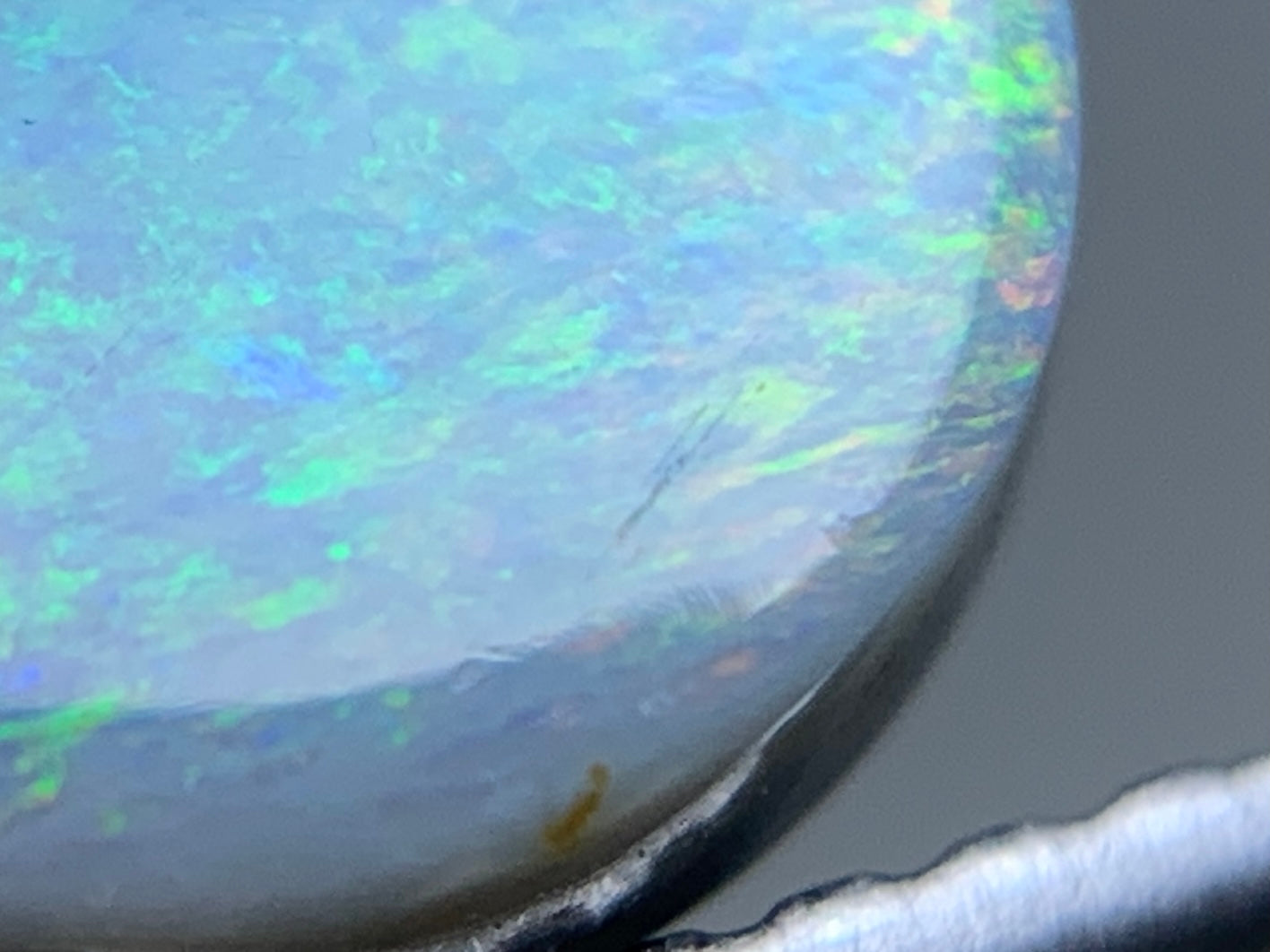 オパール 天然 1.801ct 中央宝石ソーティング付き 8.4㎜×7.9㎜×3.7㎜ ルース( 裸石 ) 6547Y