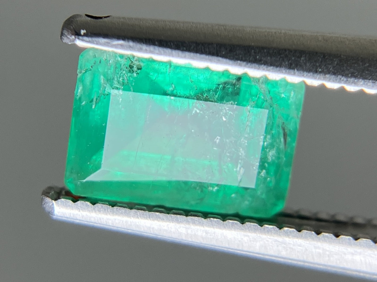 エメラルド 天然 1.058ct 宝石ソーティング付き 7.1㎜×4.9㎜×3.9㎜ ルース( 裸石 ) 6383YY