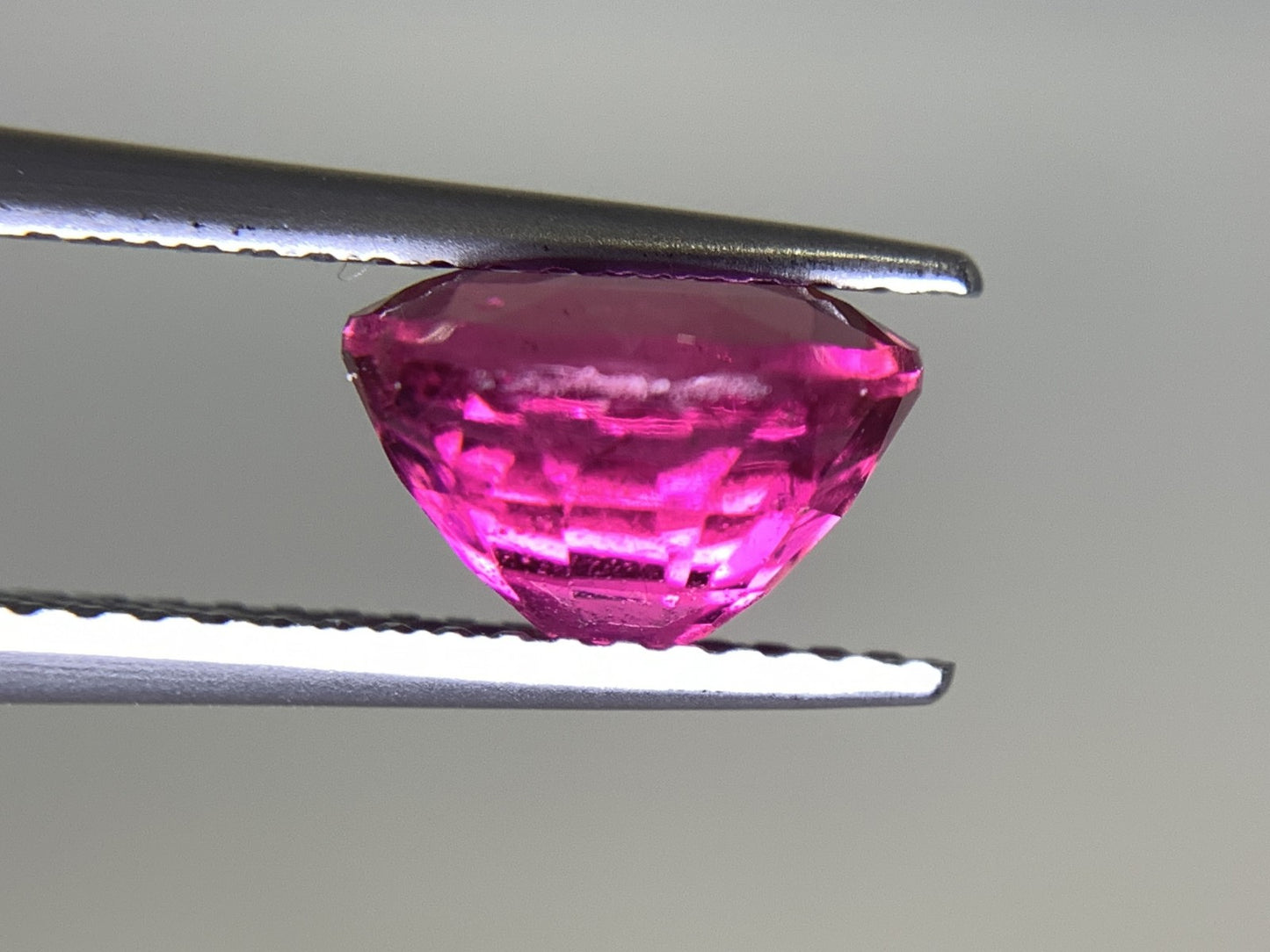ピンクトルマリン 2.211ct 宝石ソーティング付き 8.5㎜×6.9㎜×5.4㎜ ルース( 裸石 ) 2217Y