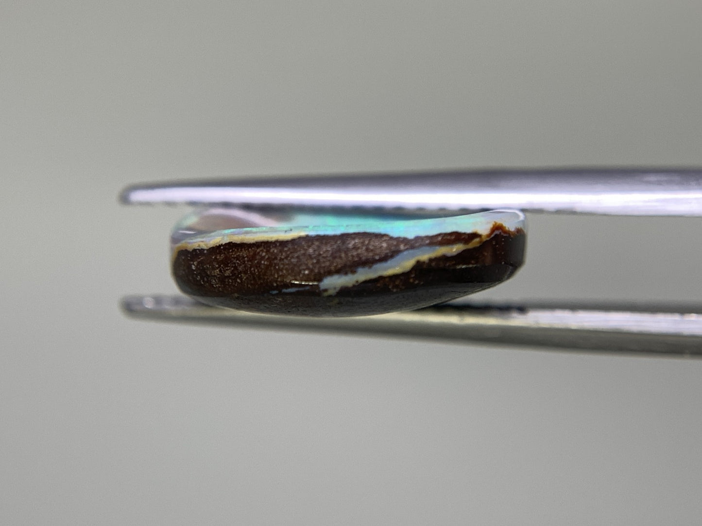 ボルダーオパール 8.047ct 宝石ソーティング付き 16.8㎜×14.0㎜×4.0㎜ ルース( 裸石 ) 2220Y