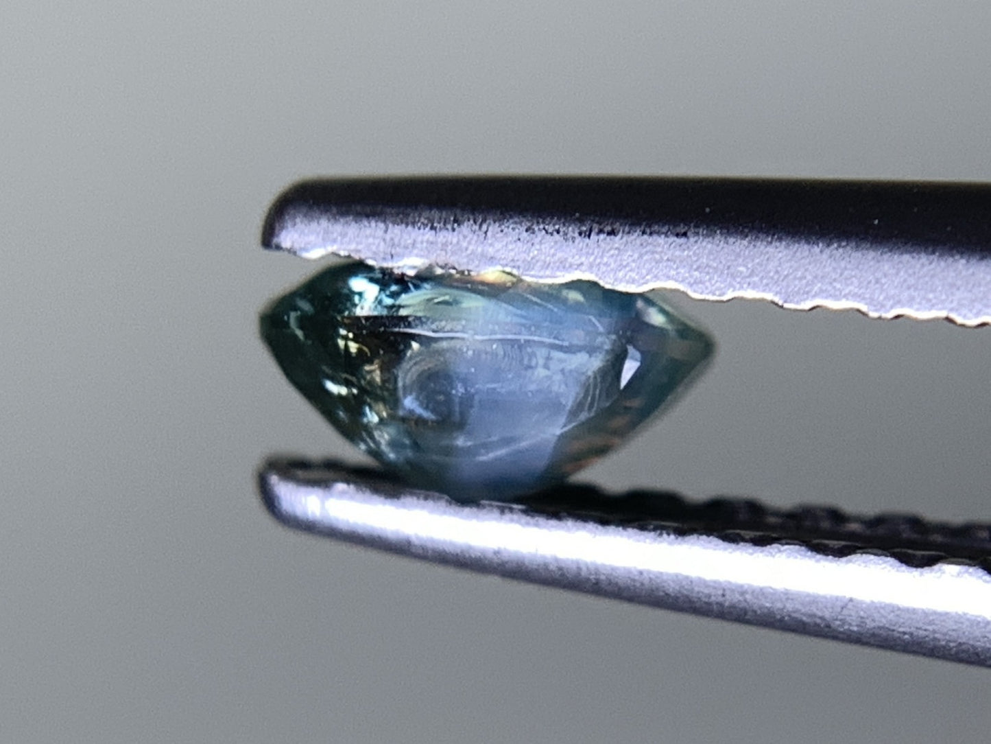 アレキサンドライト 0.333ct 中央宝石ソーティング付き 4.71㎜×3.72㎜×2.47㎜ 天然 ルース( 裸石 ) 4613Y