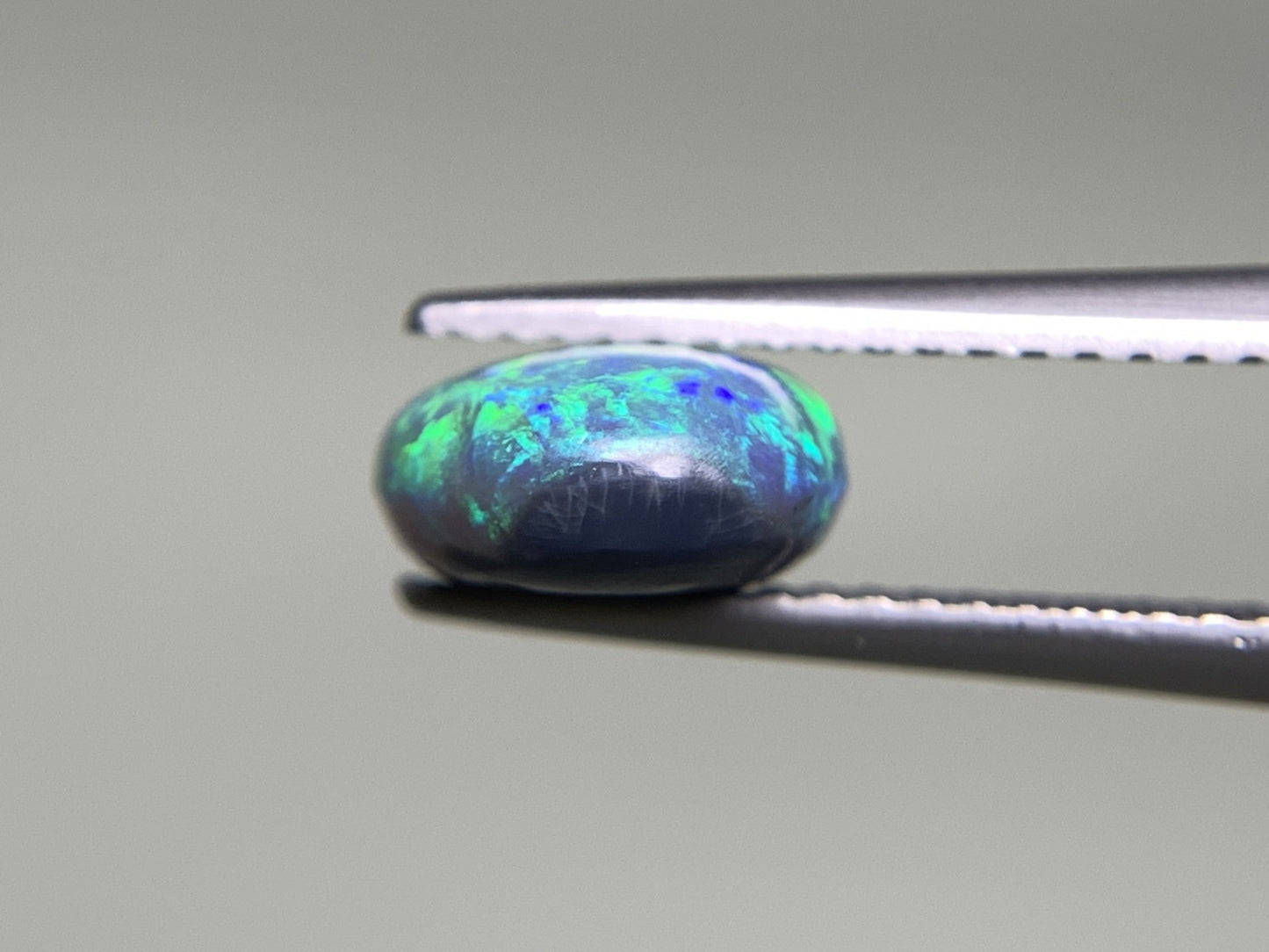 ブラックオパール 2.141ct 中央宝石ソーティング付き 9.9㎜×8.2㎜×4.2㎜ 天然 ルース( 裸石 ) 4749Y