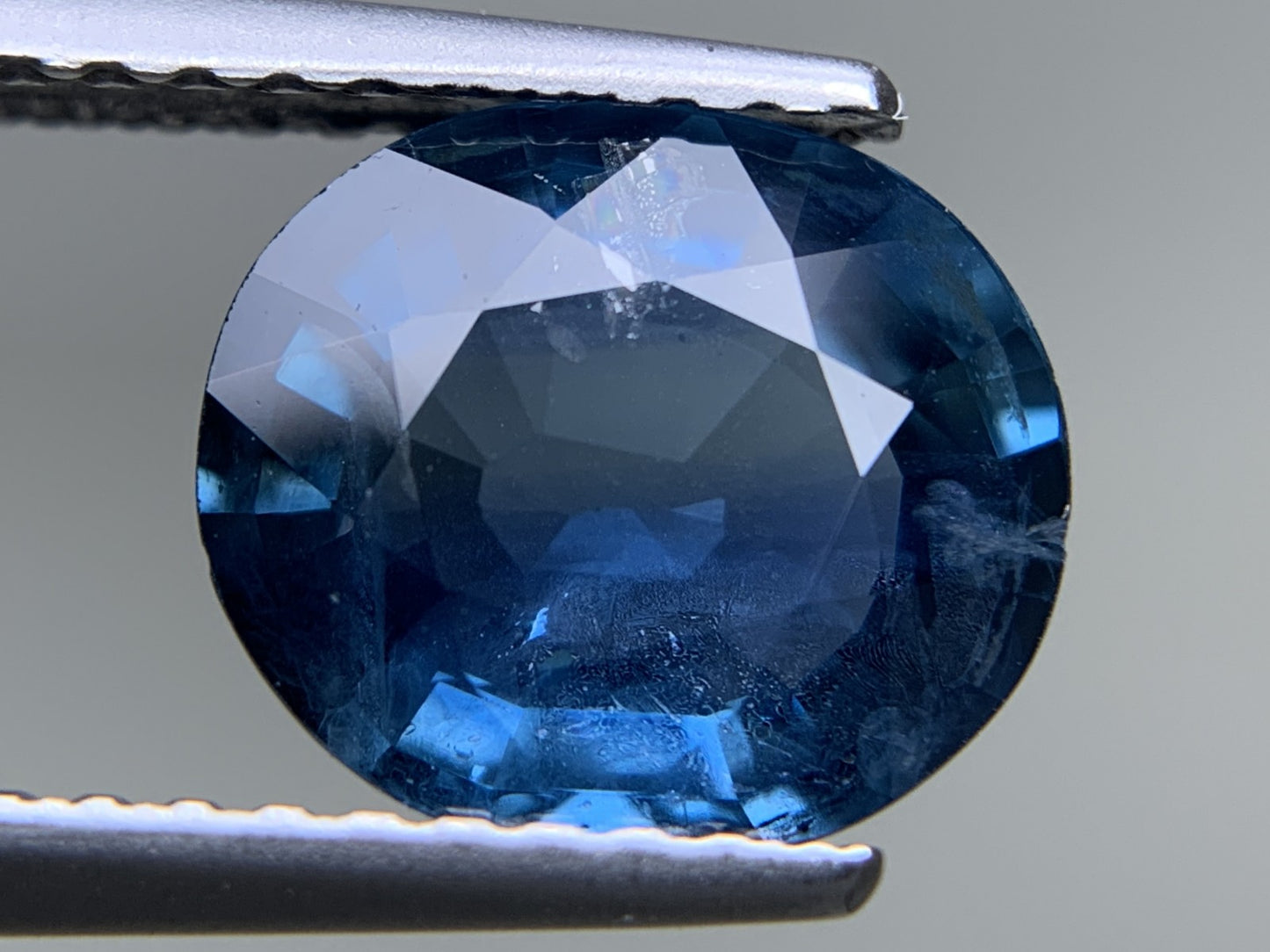 サファイア 天然 2.068ct 中央宝石ソーティング付き 8.65㎜×7.55㎜×3.42㎜ ルース( 裸石 ) 6225Y