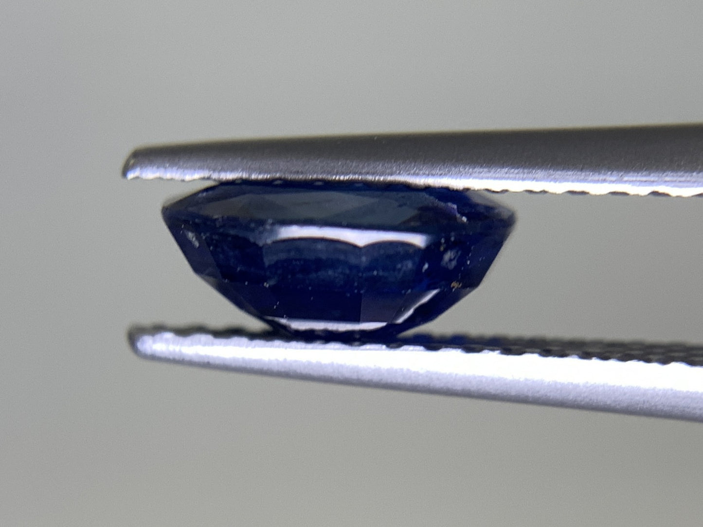 サファイア 1.656ct 宝石ソーティング付き 7.7㎜×6.2㎜×3.5㎜ ルース( 裸石 ) 2339Y