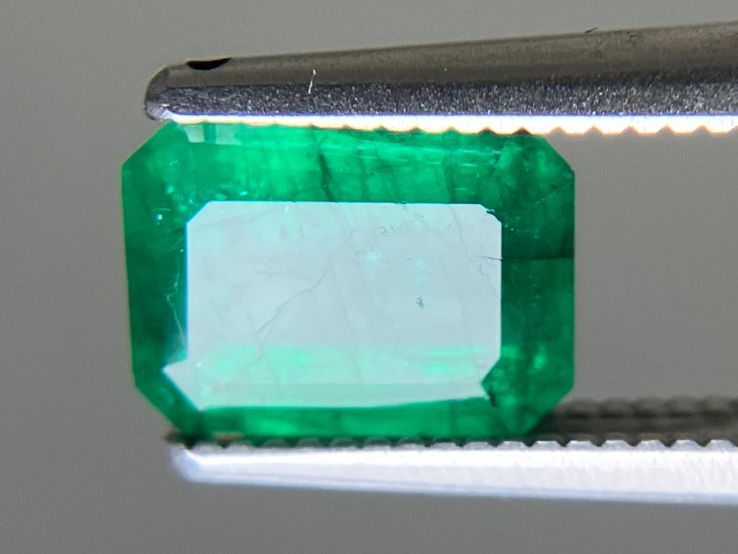 エメラルド 天然 1.479ct 中央宝石ソーティング付き 7.88㎜×5.73㎜×4.06㎜ ルース( 裸石 ) 6351YY