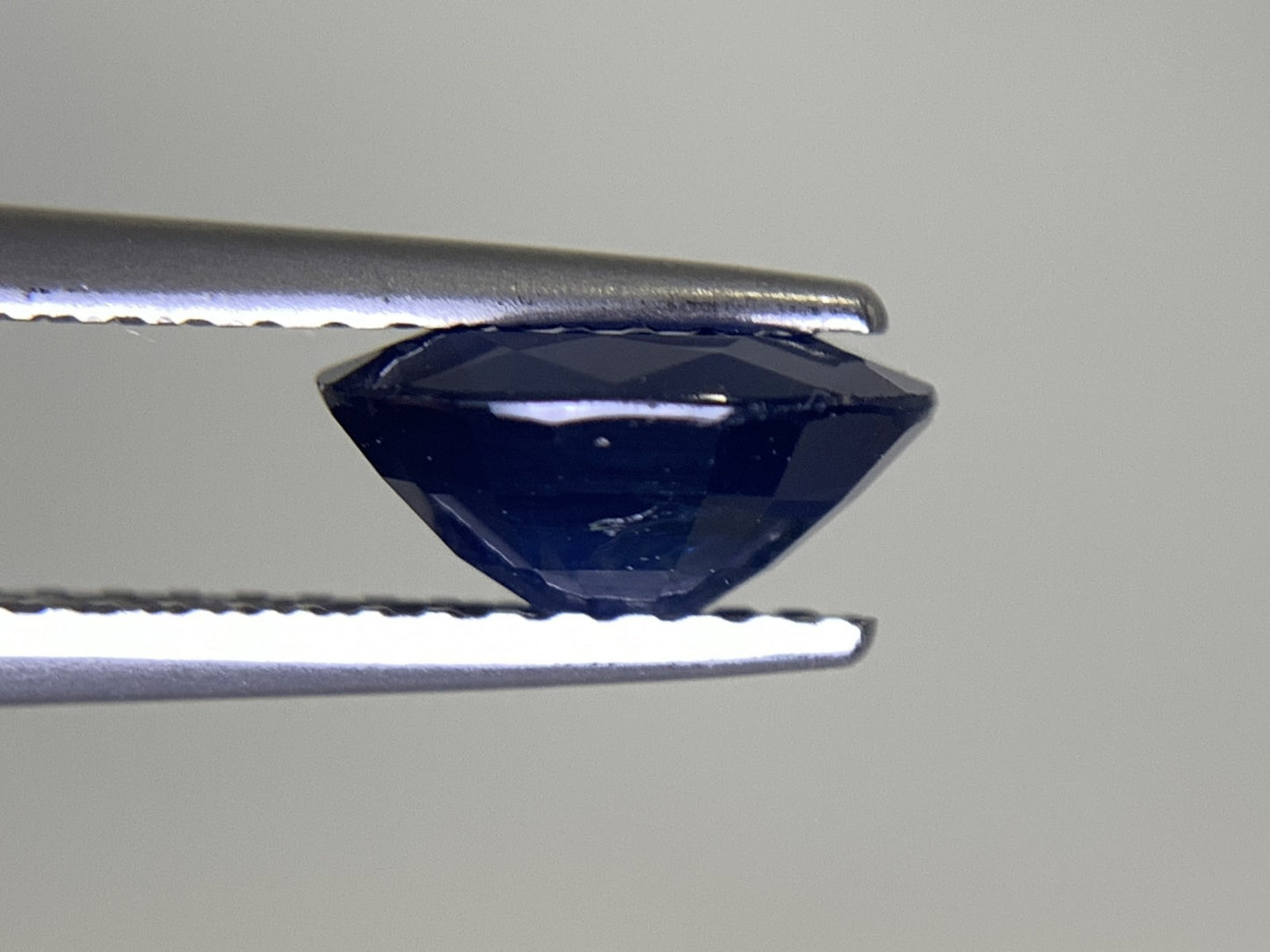 サファイア 1.595ct 宝石ソーティング付き 7.9㎜×6.1㎜×3.8㎜ ルース( 裸石 ) 2336Y