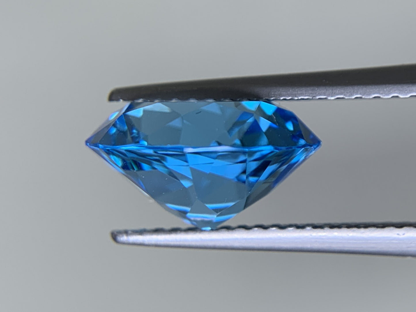 ブルートパーズ 天然 6.272ct 宝石ソーティング付き 11.7㎜×11.7㎜×6.5㎜ ルース( 裸石 ) 6670Y