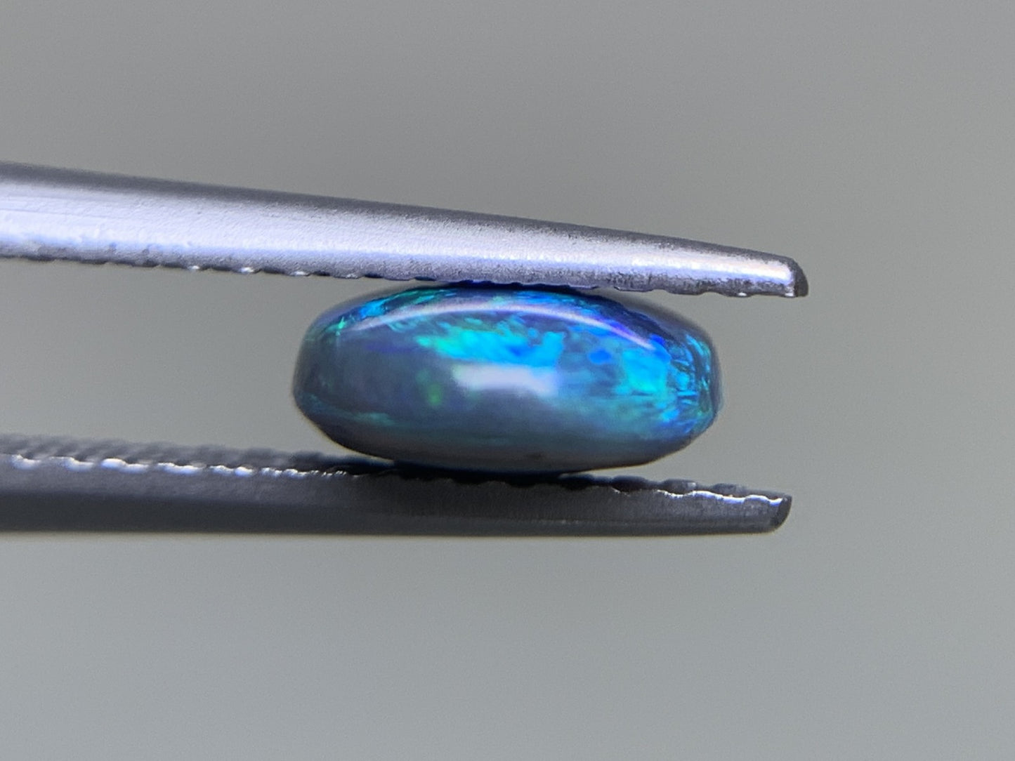 ブラックオパール 1.304ct 中央宝石ソーティング付き 9.3㎜×7.2㎜×3.2㎜ ルース( 裸石 ) 4096Y