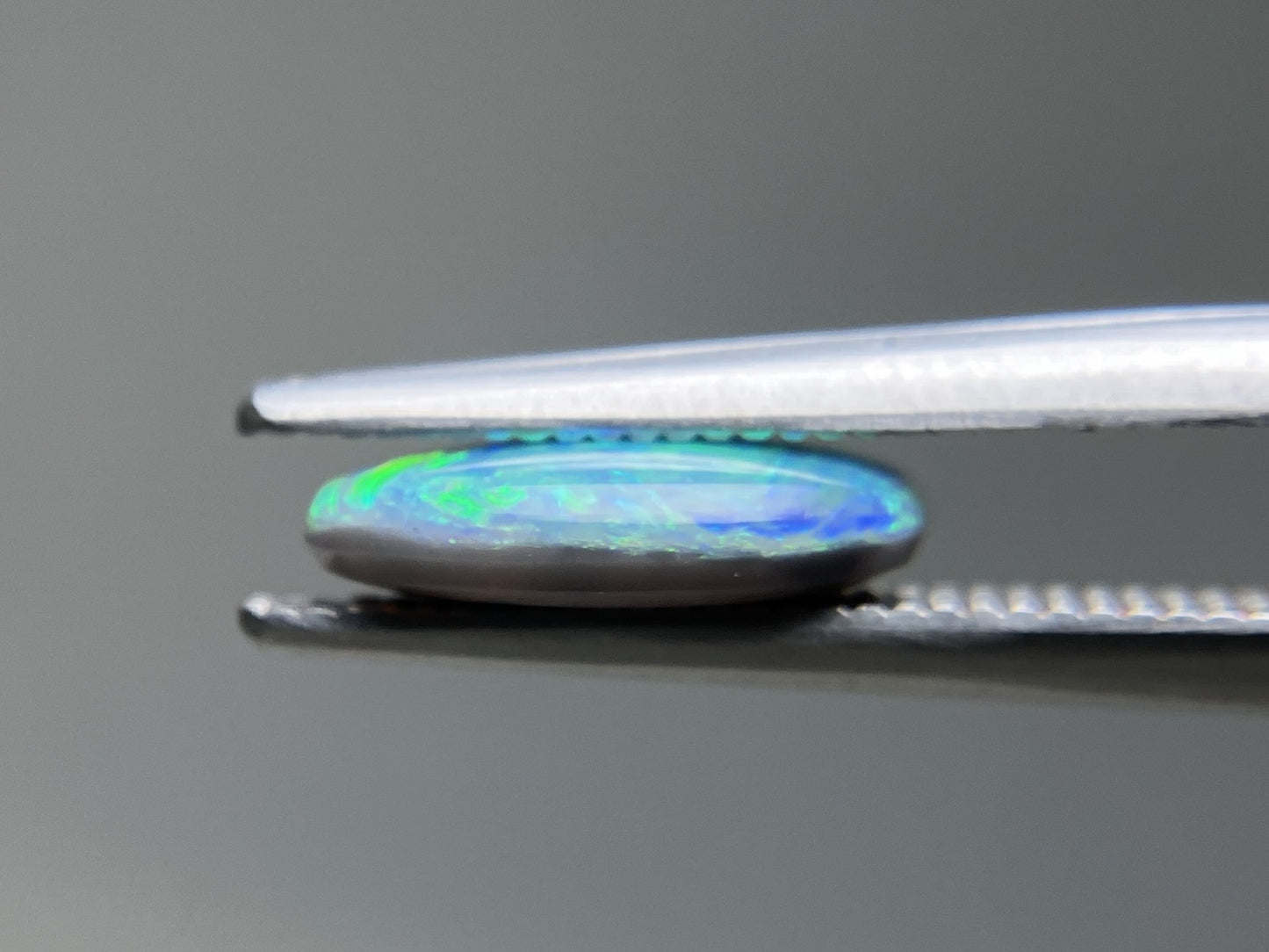 ブラックオパール 天然 1.150ct 中央宝石ソーティング付き 10.3㎜×6.5㎜×2.7㎜ ルース( 裸石 ) 6371YY
