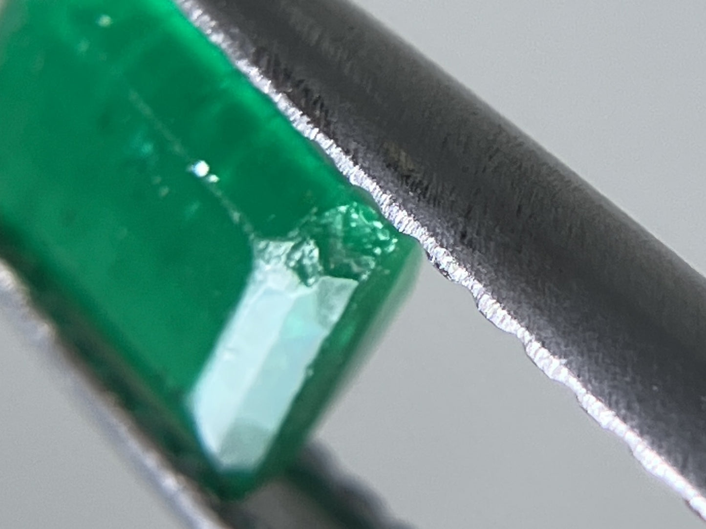 エメラルド 0.75ct 宝石ソーティング付き 6.7㎜×4.5㎜×2.8㎜ ルース( 裸石 ) 3993YY