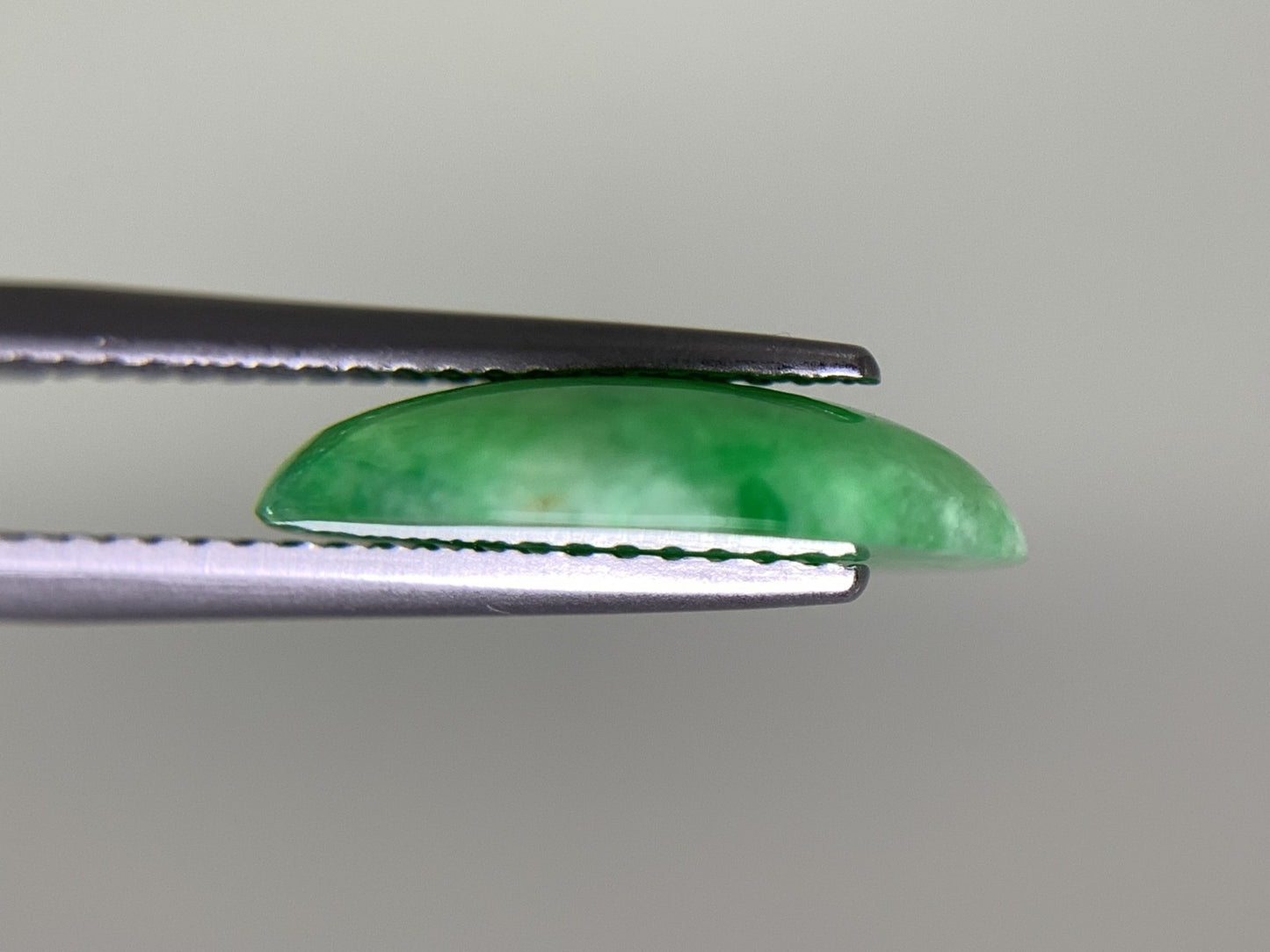 ひすい(ヒスイ 翡翠) 4.064ct 宝石ソーティング付き 14.2㎜×9.9㎜×3.2㎜ ルース( 裸石 ) 4656Y