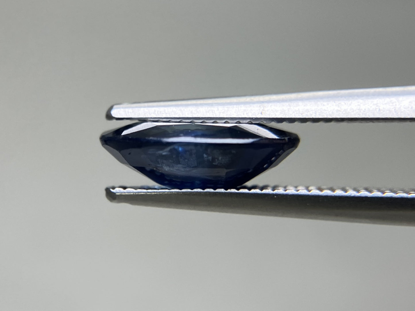 ブルーサファイア 天然 2.908ct 中央宝石ソーティング付き 10.64㎜×8.28㎜×3.77㎜ ルース( 裸石 ) 6337YY