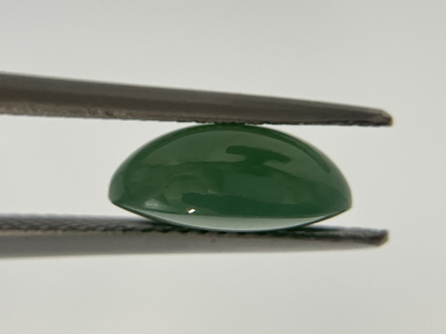 翡翠(ひすい) 3.992ct 宝石ソーティング付き 10.9㎜×8.7㎜×4.8㎜ ルース( 裸石 ) 4038YY