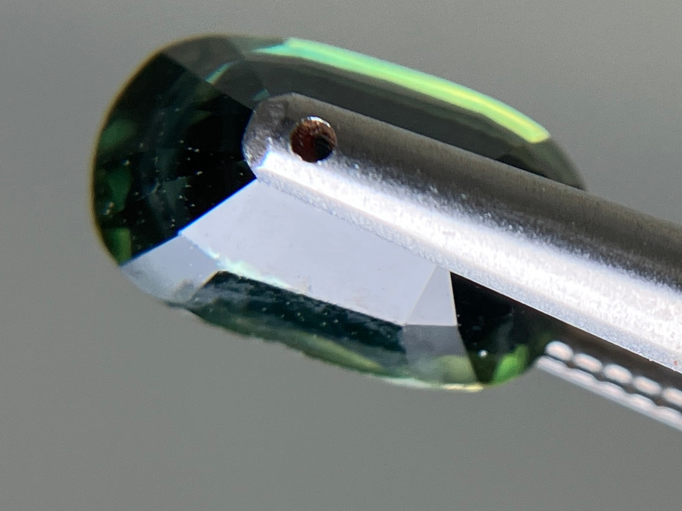 サファイア 天然 2.006ct 中央宝石ソーティング付き 9.15㎜×5.74㎜×4.00㎜ ルース( 裸石 ) 6026YY