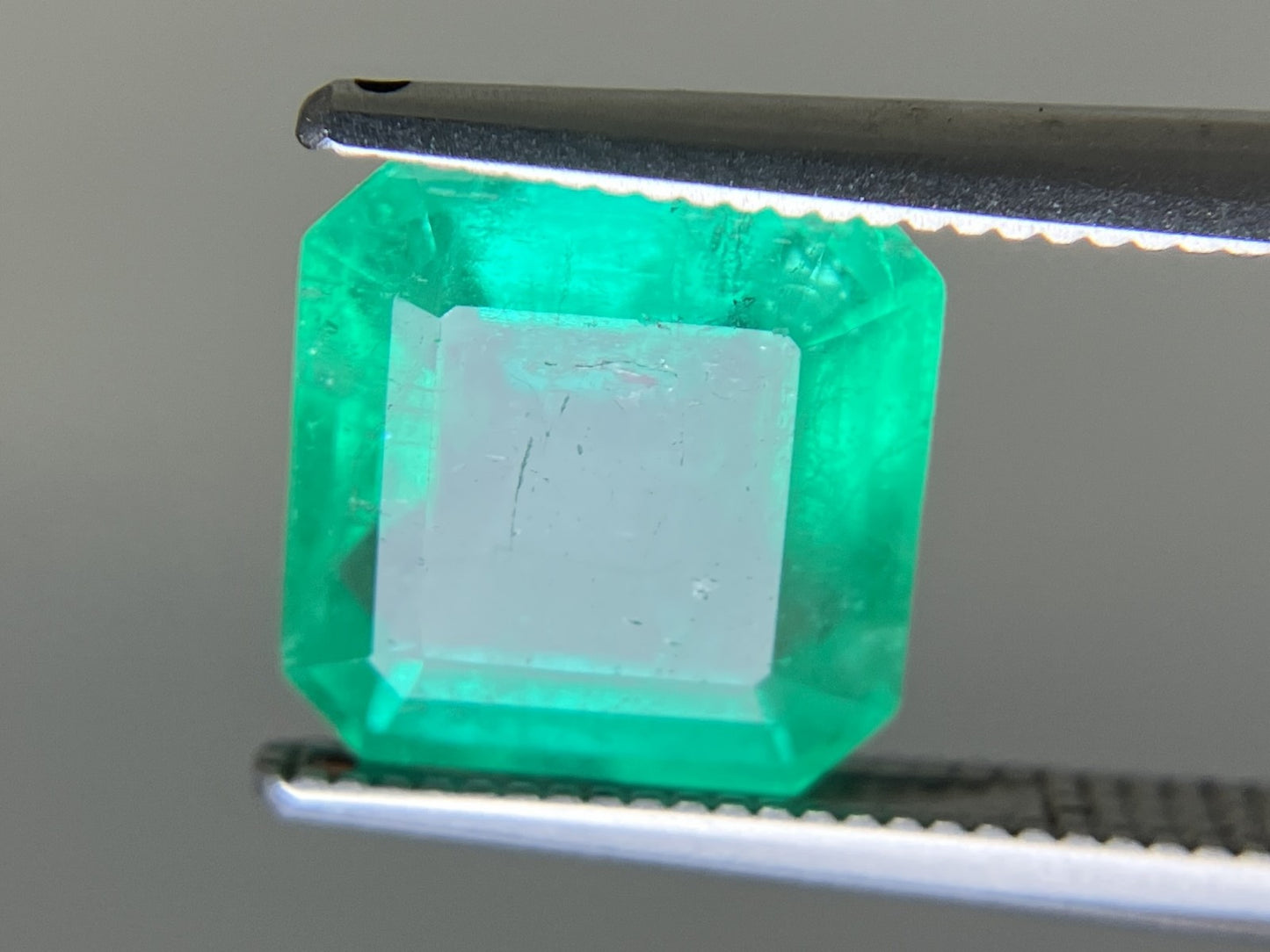 エメラルド 天然 3.095ct 中央宝石ソーティング付き 9.10㎜×8.99㎜×5.23㎜ ルース( 裸石 ) 6468YY