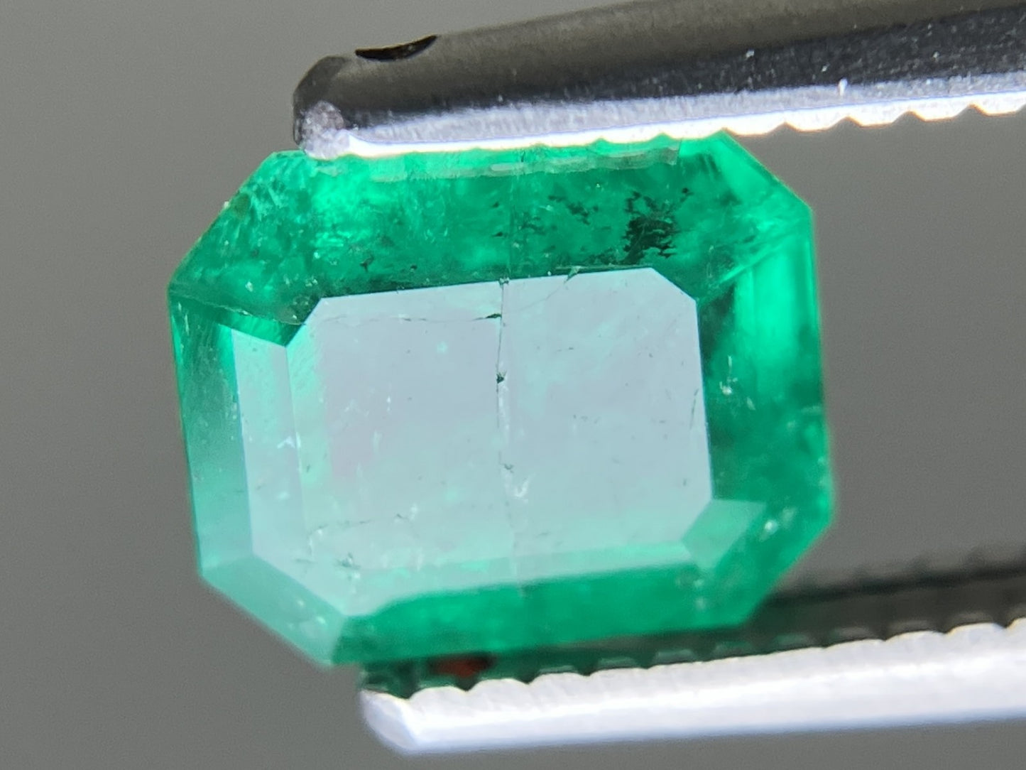 エメラルド 天然 0.958ct 中央宝石ソーティング付き 6.48㎜×5.53㎜×3.46㎜ ルース( 裸石 ) 6465YY