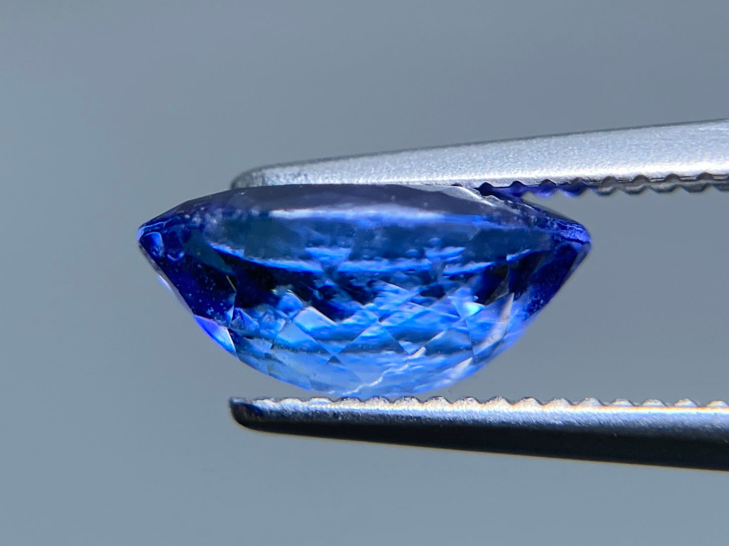 タンザナイト 1.841ct 宝石ソーティング付き 9.0㎜×7.0㎜×3.9㎜ ルース( 裸石 ) 4017K