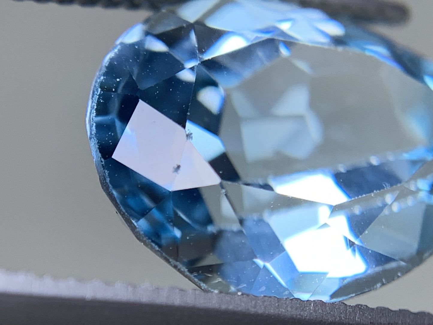 ブルートパーズ 天然 12.308ct 宝石ソーティング付き 16.9㎜×12.1㎜×8.7㎜ ルース( 裸石 ) 6673Y