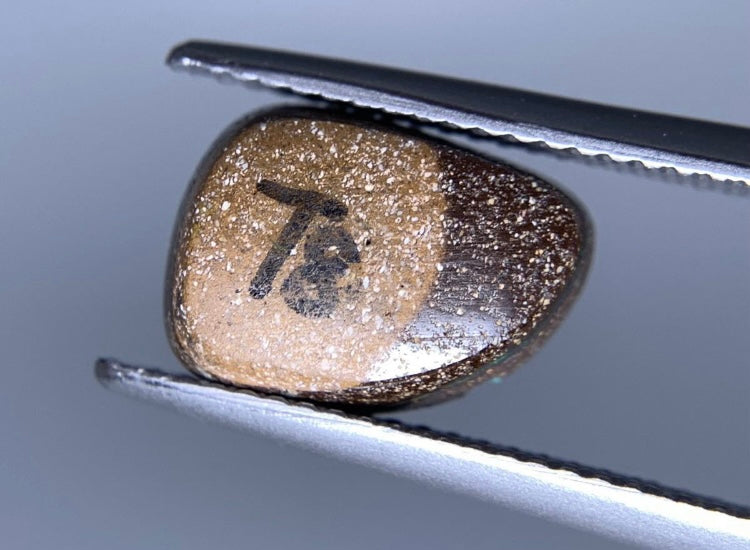 宝石ソーティング付き 天然 ボルダーオパール 3.275ct 縦11.5㎜×横8.3㎜×高さ3.8㎜ 2901Y