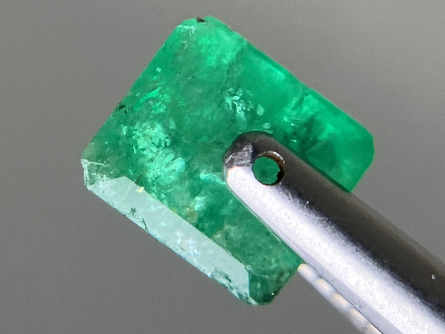 エメラルド 天然 0.971ct 宝石ソーティング付き 5.9㎜×5.2㎜×3.3㎜ ルース( 裸石 ) 6514YY