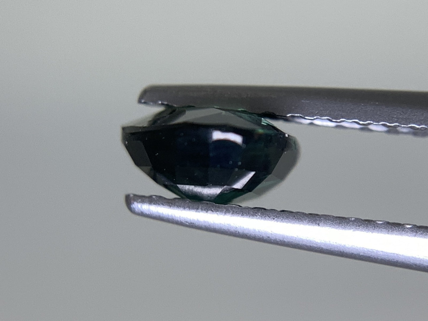 グリーンサファイア 1.080ct 宝石ソーティング付き 6.8㎜×5.8㎜×2.9㎜ 天然 ルース( 裸石 ) 4500Y