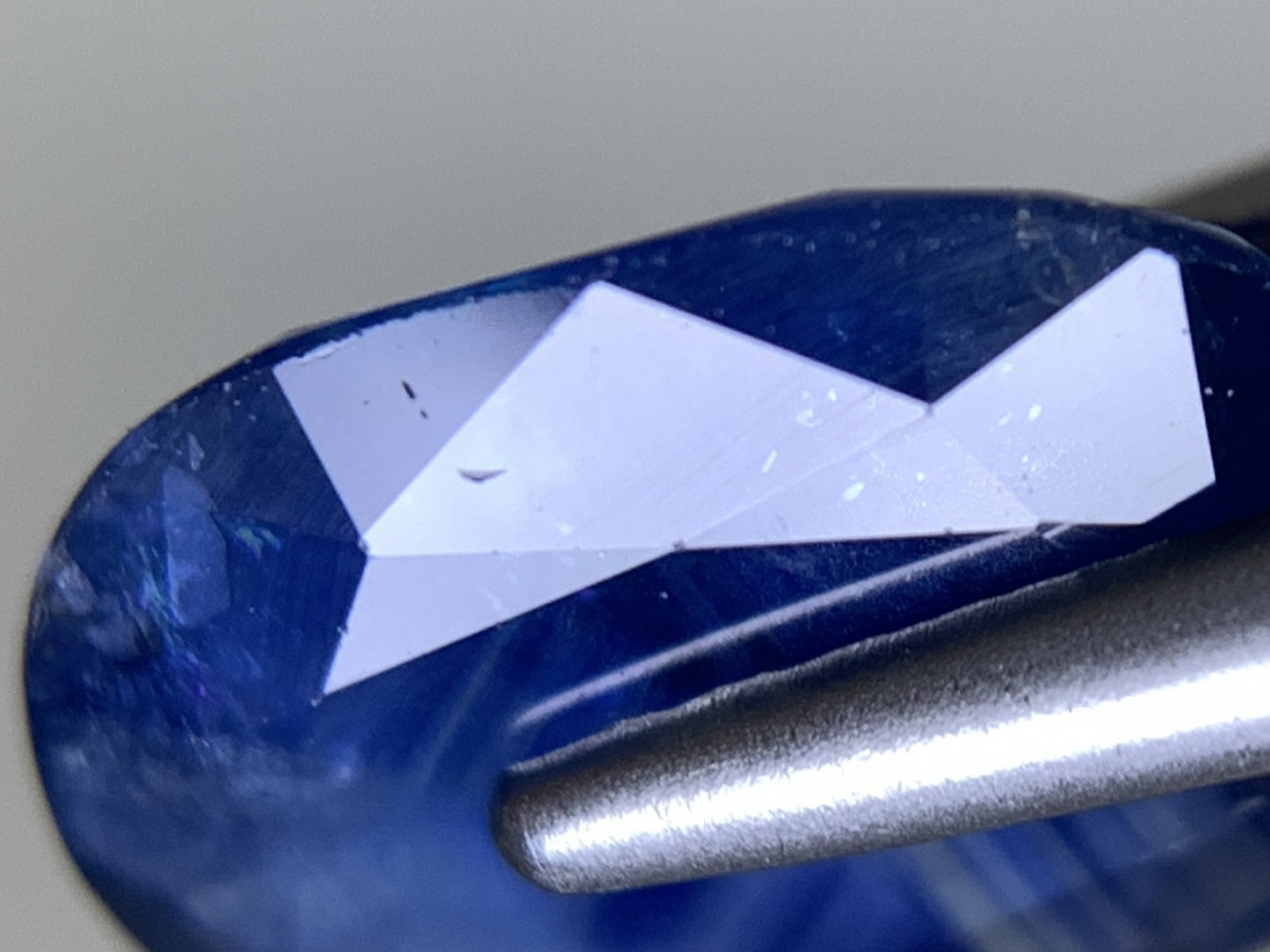 サファイア 天然 2.320ct 中央宝石ソーティング付き 9.84㎜×7.60㎜×3.11㎜ ルース( 裸石 ) 6744Y